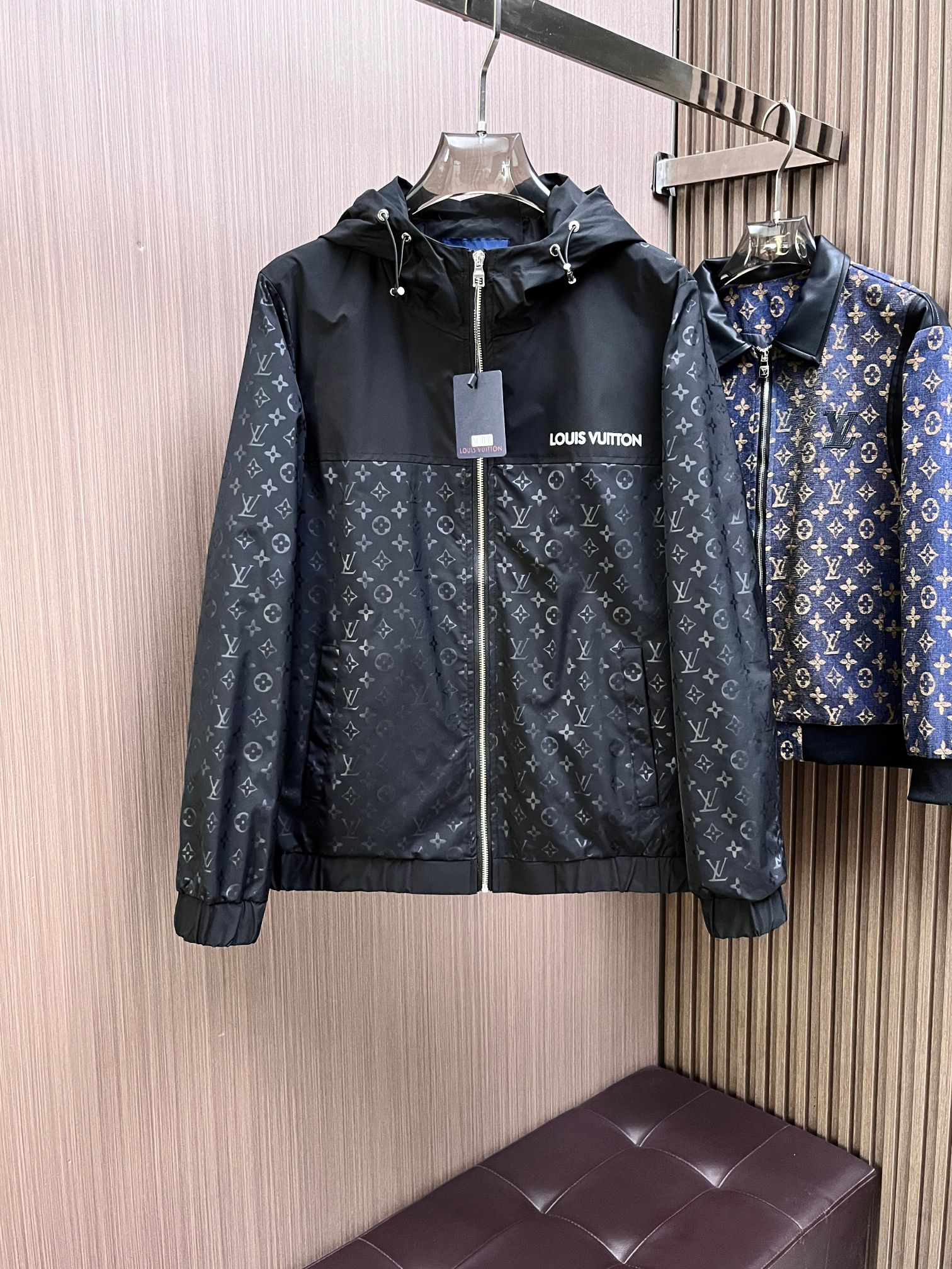 NO:142003,The same style on the official website, complete three standards, and is released in advance. 2025ss Spring New Men's Jacket Jacket, double-sided original single three standards, high-end version. Customized counter fabric, breathable and comfortable, impeccable details, brand element design concept, reflecting high quality. The feel is delicate and soft, presents casual cut, and the upper body style is superb. The number of sizes M~3XL, maximum wear 195 kilograms, louis vuitton, jackets & coats, jackets & coats, alexander wang19860909LV 官网同款,三标齐全,提前发售 2025ss开春新款男士夹克外套,双面穿原单三标齐全高端版本 专柜定制面料 透气舒适度高,细节无可挑剔,品牌元素设计理念,体现高品质.手感细腻柔软 呈现休闲裁剪,上身版型超赞 码数M～3XL,最大穿195斤,,louis vuitton,jackets & coats,jackets & coats,alexander wang,Men's clothing