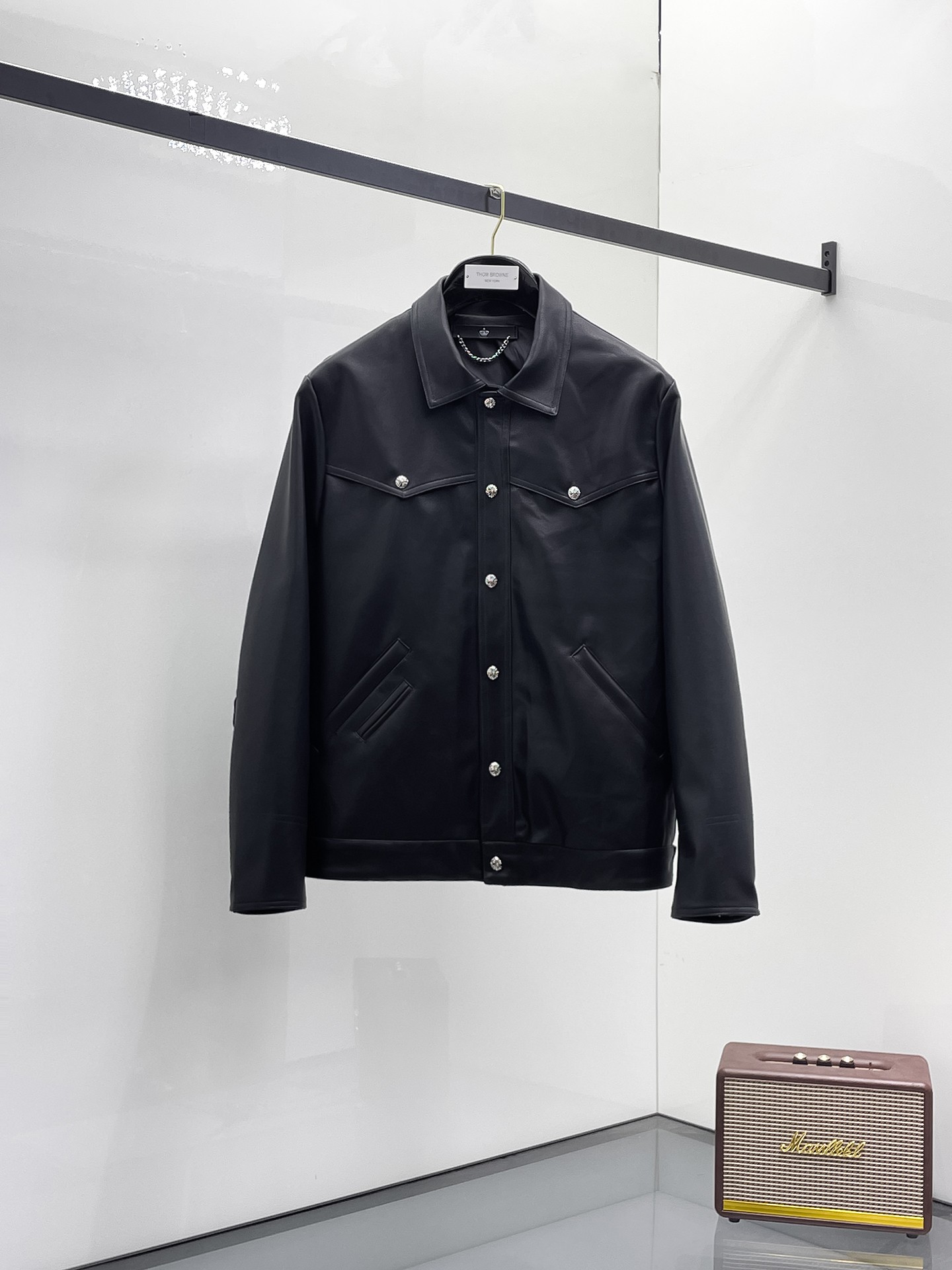 NO:131554,The same style on the official website of Croxin, complete three standards, released in advance. SS New Men's Leather Jacket Jacket, original three standards, full high-end version. Customized fabric for counter, breathable and comfortable, impeccable details, brand elements design concept, reflect high quality. The feel is delicate and soft, presents casual cut, and the upper body style is superb. The number of sizes M~3XL, maximum wear 195 catties, chrome hearts, jackets & coats, jackets & coats, leather jacket, alexander wang19860909克罗心官网同款,三标齐全,提前发售 ss开春新款男士皮衣夹克外套,原单三标齐全高端版本 专柜定制面料 透气舒适度高,细节无可挑剔,品牌元素设计理念,体现高品质.手感细腻柔软 呈现休闲裁剪,上身版型超赞 码数M～3XL,最大穿195斤,,chrome hearts,jackets & coats,jackets & coats,leather jacket,alexander wang,Men's clothing