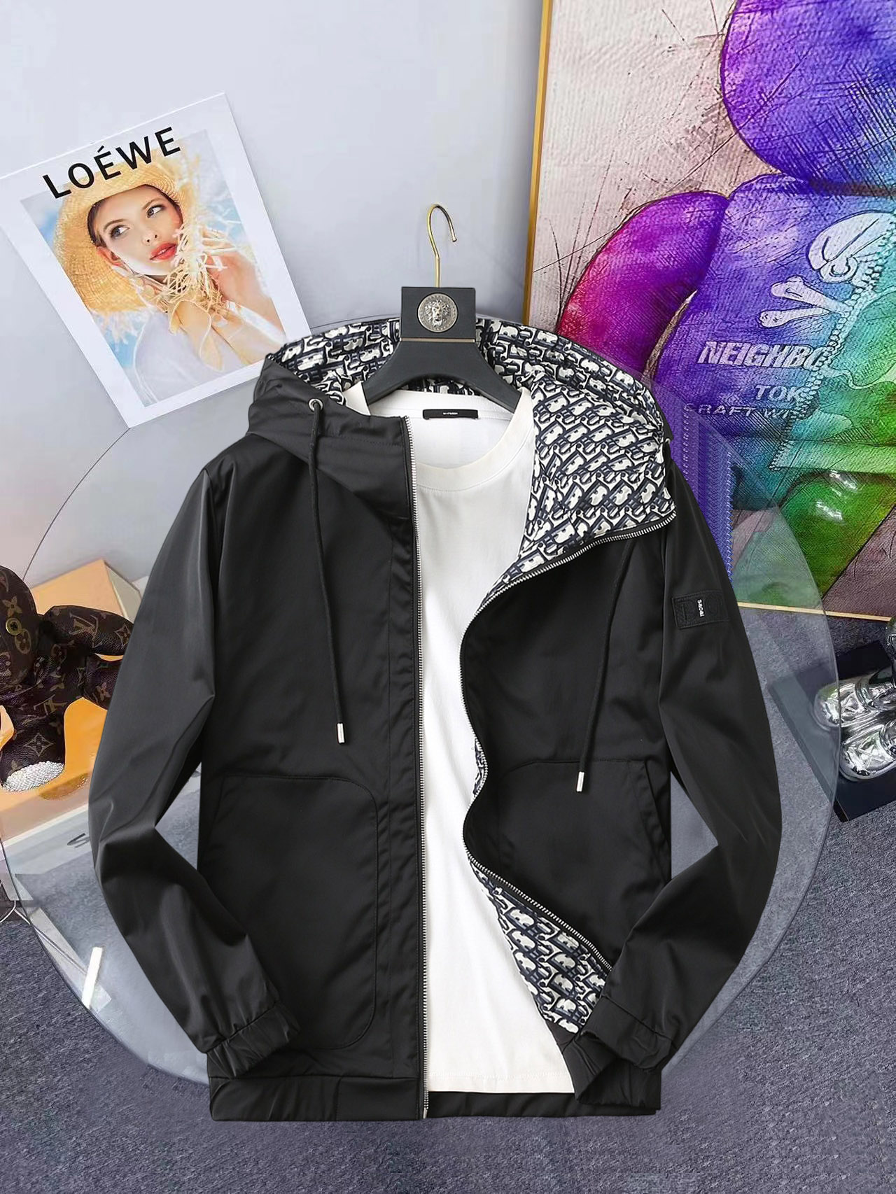 NO:648335,Same style as Dior official website, complete with three labels, sold in advance. 2025ss new autumn men's jacket, reversible original single with three labels, high-end version. Custom-made fabrics at the counter. Highly breathable and comfortable, impeccable details, brand element design concept, reflecting high quality. Delicate and soft feel. Casual tailoring, excellent upper body shape. Size M~3XL, maximum wear 195 catties,, dior, jackets & coats, jackets & coats, alexander wang19860909迪奥官网同款,三标齐全,提前发售 2025ss开秋新款男士夹克外套,双面穿原单三标齐全高端版本 专柜定制面料 透气舒适度高,细节无可挑剔,品牌元素设计理念,体现高品质.手感细腻柔软 呈现休闲裁剪,上身版型超赞 码数M～3XL,最大穿195斤,,dior,jackets & coats,jackets & coats,alexander wang,Men's clothing