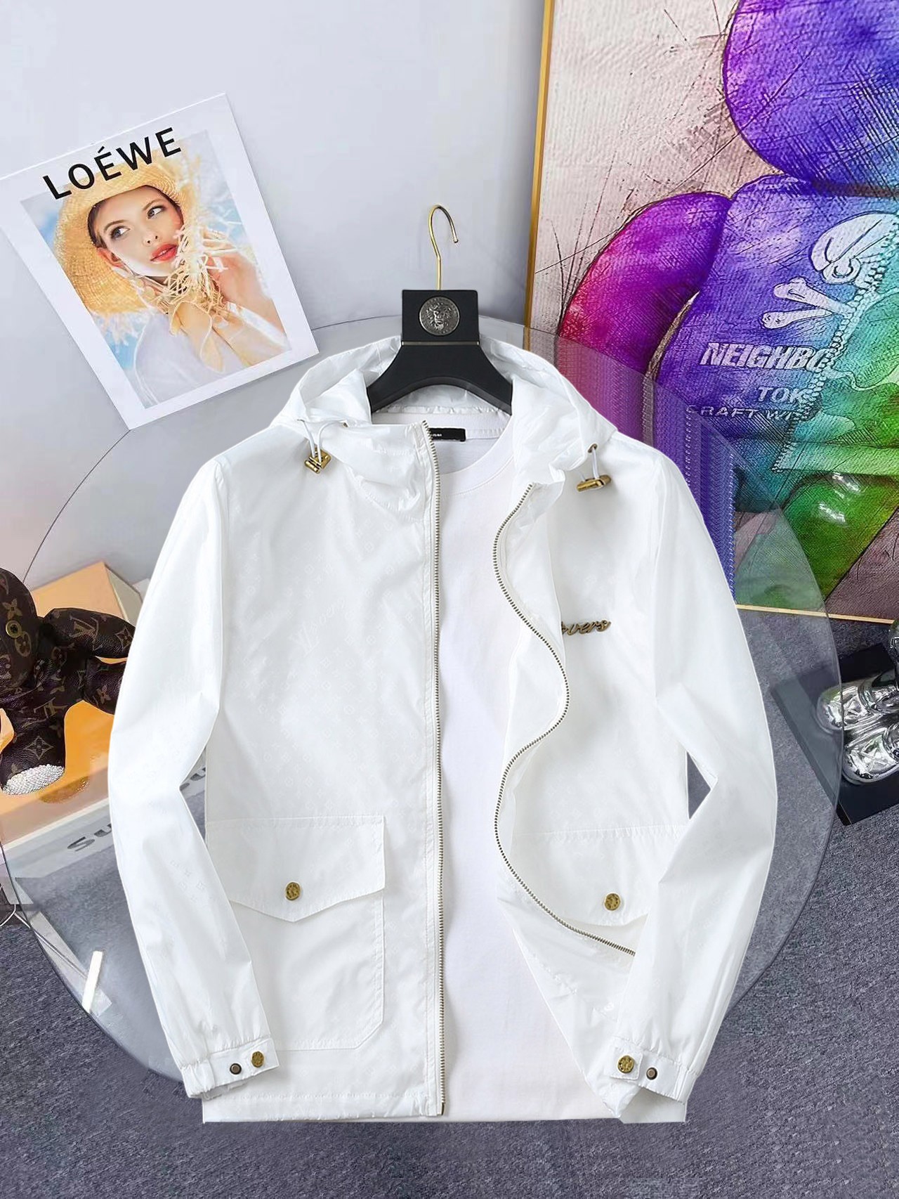 NO:648289,Same style as LV official website, complete with three labels, on sale in advance. 2025ss new autumn men's jacket, double-sided original single with three labels, high-end version. Custom-made fabrics at the counter. Highly breathable and comfortable, impeccable details, brand element design concept, reflecting high quality. Delicate and soft feel. Casual tailoring, excellent upper body shape. Size M～3XL, maximum wearing capacity is 195 pounds. Louis vuitton, jackets & coats, jackets & coats, alexander  wang19860909LV官网同款,三标齐全,提前发售 2025ss开秋新款男士夹克外套,双面穿原单三标齐全高端版本 专柜定制面料 透气舒适度高,细节无可挑剔,品牌元素设计理念,体现高品质.手感细腻柔软 呈现休闲裁剪,上身版型超赞 码数M～3XL,最大穿195斤,,louis vuitton,jackets & coats,jackets & coats,alexander wang,Men's clothing