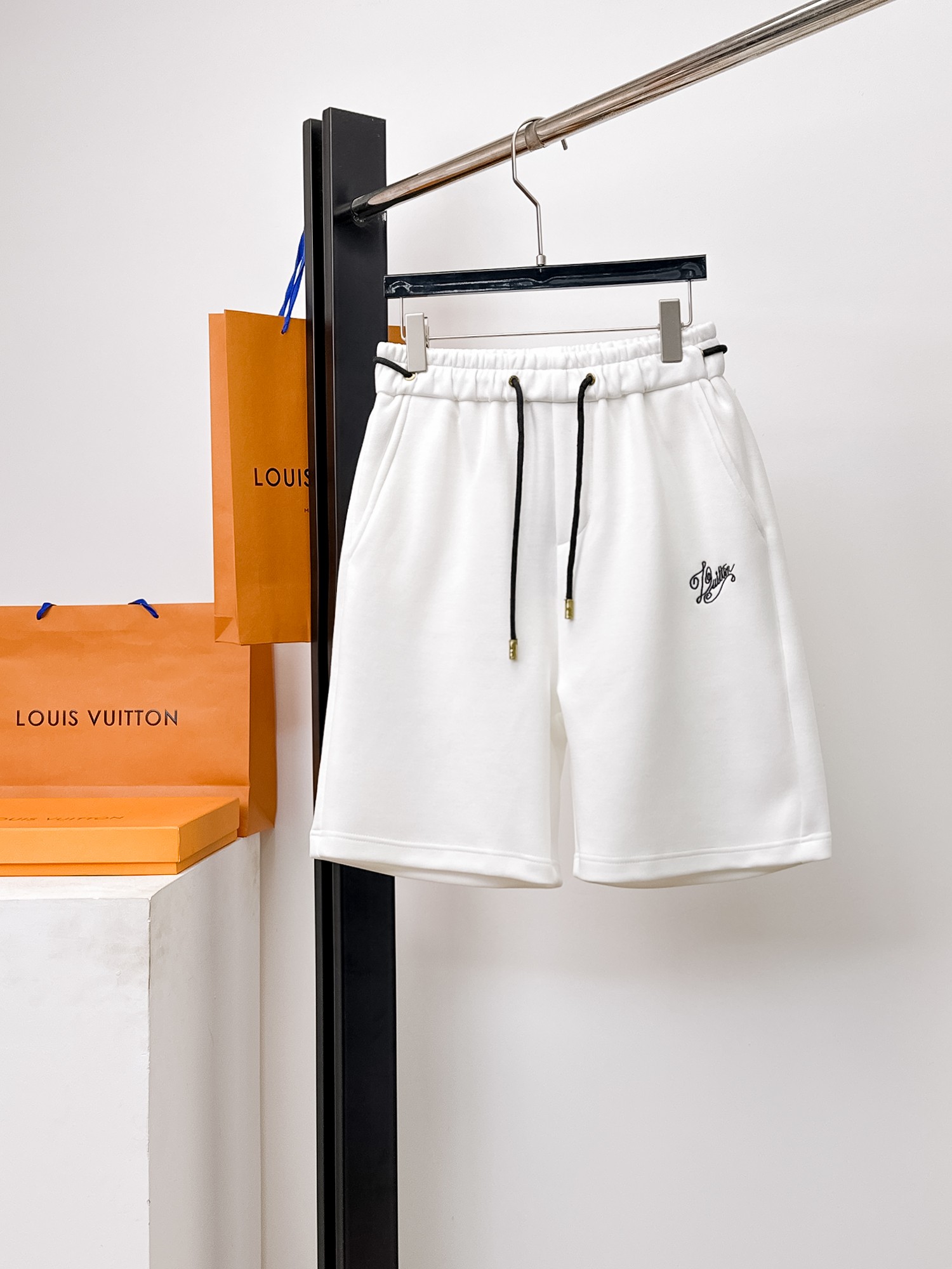 Louis Vuitton شورت رجالي صيفي كاجوال 2025، نسيج مريح، تصميم أصلي