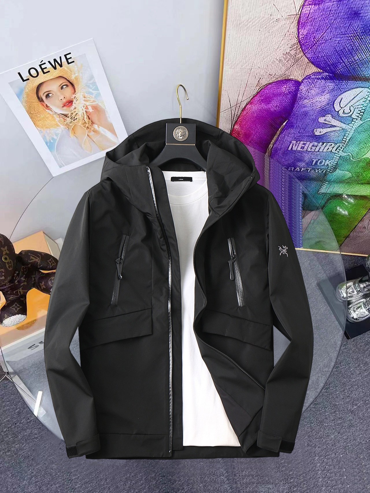 NO:648306,Same style as Arc'teryx official website, complete with three labels, on sale in advance. 2025 SS new men's jacket for autumn, double-sided original single with three labels, high-end version. Custom-made fabrics at the counter. Highly breathable and comfortable, impeccable details, brand element design concept, reflecting high quality. Delicate and soft feel. Casual tailoring, excellent upper body shape. Size M~3XL, maximum wear 195 catties, arc'teryx, jackets & coats, jackets &  coats,alexander wang19860909始祖鸟官网同款,三标齐全,提前发售 2025ss开秋新款男士夹克外套,双面穿原单三标齐全高端版本 专柜定制面料 透气舒适度高,细节无可挑剔,品牌元素设计理念,体现高品质.手感细腻柔软 呈现休闲裁剪,上身版型超赞 码数M～3XL,最大穿195斤,arc'teryx,jackets & coats,jackets & coats,alexander wang,Men's clothing