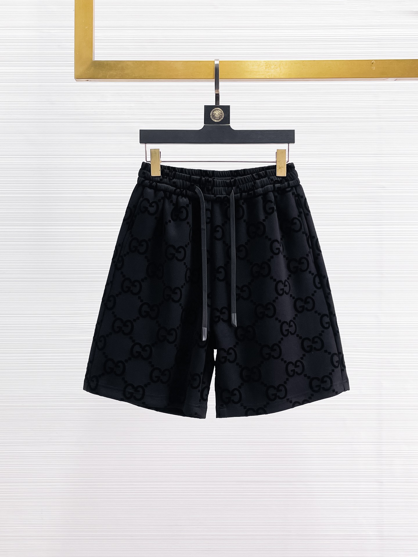 NO:935303,Gucci's three-standard complete 2026 new summer men's casual shorts, advanced custom-made breathable fabrics, extremely breathable, elastic and comfortable, impeccable details, top-grade accessories, original logo design concept, delicate and soft feel!  The upper body shape is awesome!  Sizes M-XXXL, please state your height and weight when ordering,,shorts,19860909古奇三标齐全 2026夏季新款男士休闲短裤,高级定制面料透气面料 透气弹力舒适度极高,细节无可挑剔,顶级辅料配备,原版logo设计理念,手感细腻柔软！上身版型超赞！尺码M-XXXL下单报身高体重,,shorts,,Men's clothing
