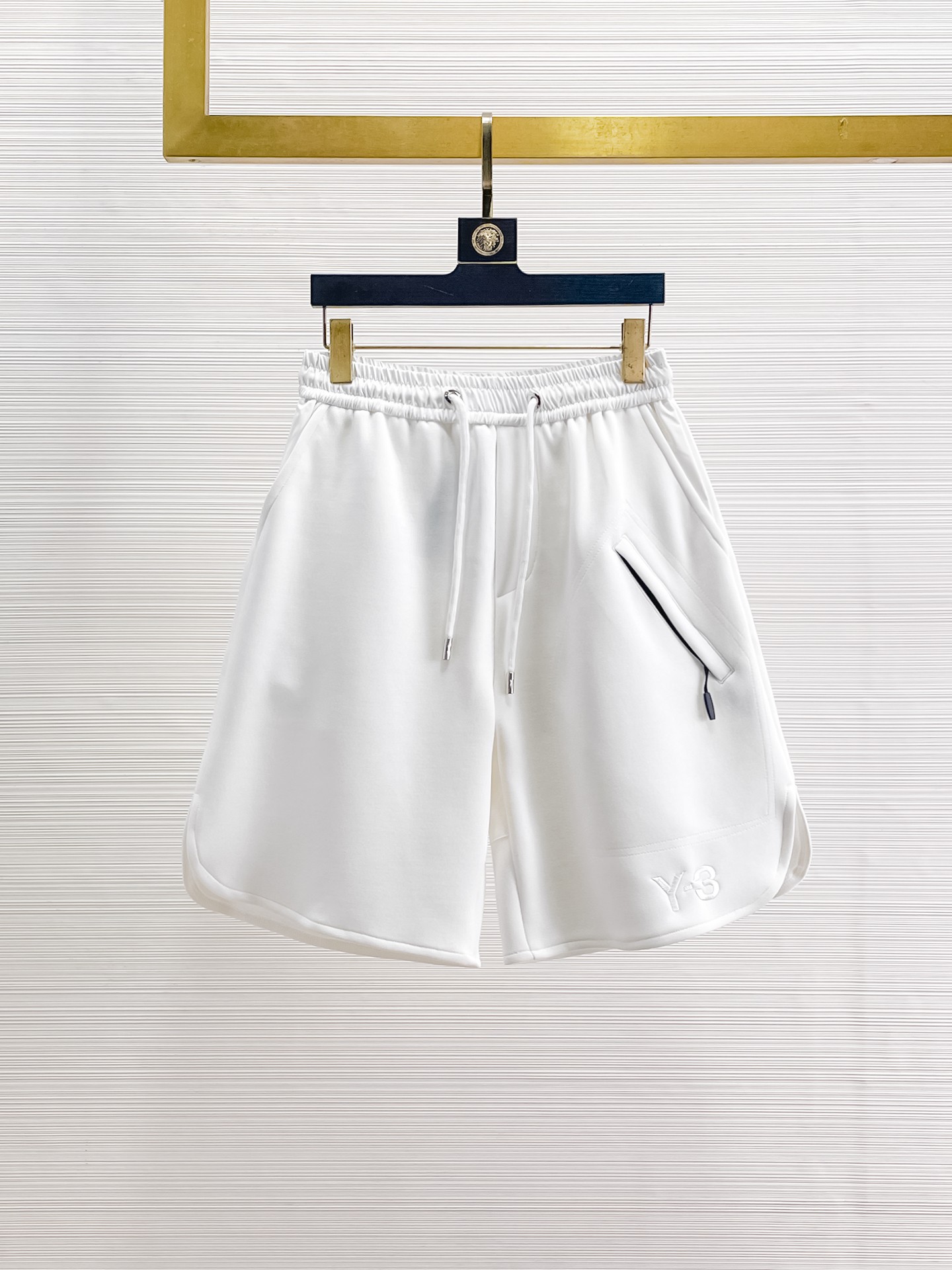 NO:935312,Y3 three-standard complete 2026 summer new men's casual shorts, advanced custom-made breathable fabrics, extremely breathable, elastic and comfortable, impeccable details, top-grade accessories, original logo design concept, delicate and soft feel!  The upper body shape is awesome!  Sizes M-XXXL, please state your height and weight when ordering,,shorts,19860909Y3三标齐全 2026夏季新款男士休闲短裤,高级定制面料透气面料 透气弹力舒适度极高,细节无可挑剔,顶级辅料配备,原版logo设计理念,手感细腻柔软！上身版型超赞！尺码M-XXXL下单报身高体重,,shorts,,Men's clothing