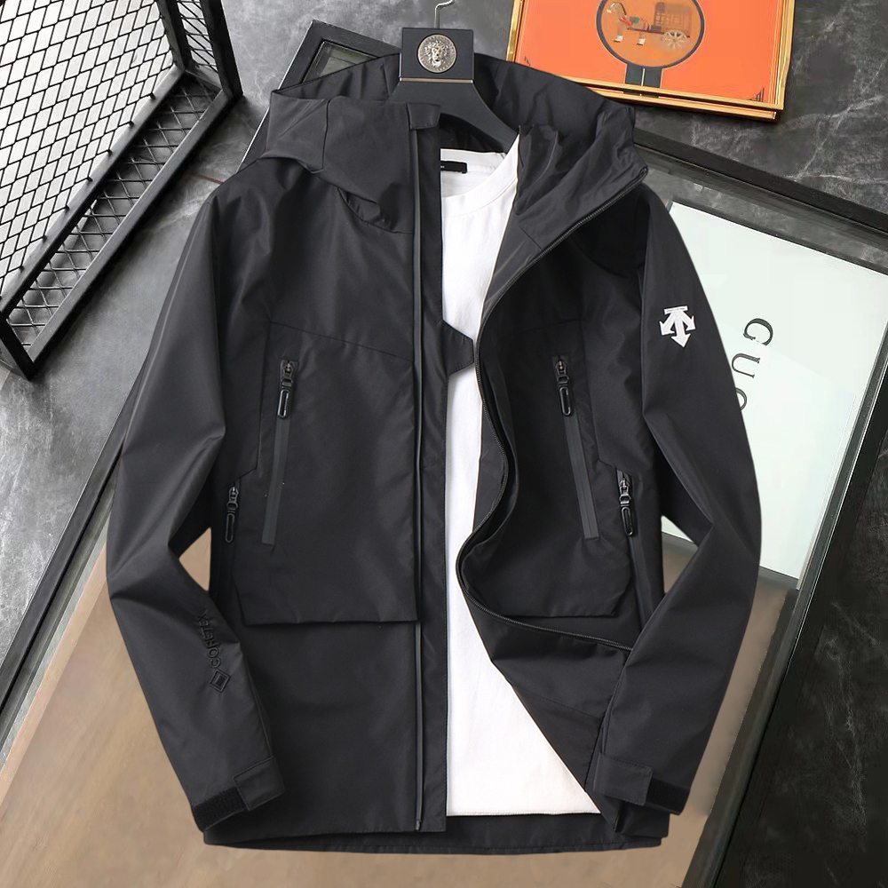 NO:758895,Same style as Descente’s official website, on sale in advance!  2026ss new spring men's jackets, original high-end version with three standards!  With hidden hood, custom-made fabrics at the counter, highly breathable and comfortable, impeccable details, brand element design concept, reflecting high quality. It feels delicate and soft!  It presents a casual cut and the upper body shape is awesome!  Size M～3XL, maximum wearing capacity is 195 catties.,,jackets & coats,jackets & coats,hats,19860909迪桑特官网同款,提前发售！2026ss开春新款男士夹克外套,原单三标齐全高端版本！带隐藏帽,专柜定制面料 透气舒适度高,细节无可挑剔,品牌元素设计理念,体现高品质.手感细腻柔软！呈现休闲裁剪,上身版型超赞！码数M～3XL,最大穿195斤.,,jackets & coats,jackets & coats,hats,,Men's clothing