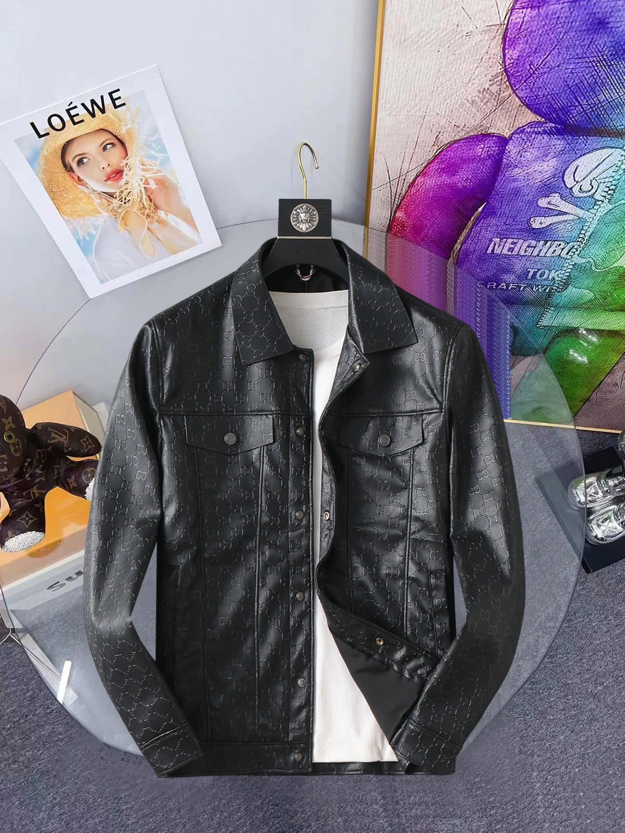 NO:648307,Hot item for autumn, Gucci (high-end quality) new fashion casual leather jacket for early spring, imported original technical fabrics, comfortable and breathable upper body, exquisite hand-embroidered letter logo on the chest, unique design reversible style, digital positioning printing technology on the back, highlighting the personality of young people, original hardware accessories, extremely high-grade, handsome upper body!  M-3XL,,jackets & coats,jackets & coats,leather jacket,alexander wang19860909开秋爆款, 古奇（高端品质）早春新品时尚休闲皮衣夹克外套,进口原版科技面料,上身舒适透气,胸前精致手工刺绣工艺字母logo,独特设计两面穿风格,反面数码定位印花工艺,彰显了年轻人的个性,原版五金辅料,档次极高,上身帅气十足！M-3XL,,jackets & coats,jackets & coats,leather jacket,alexander wang,Men's clothing