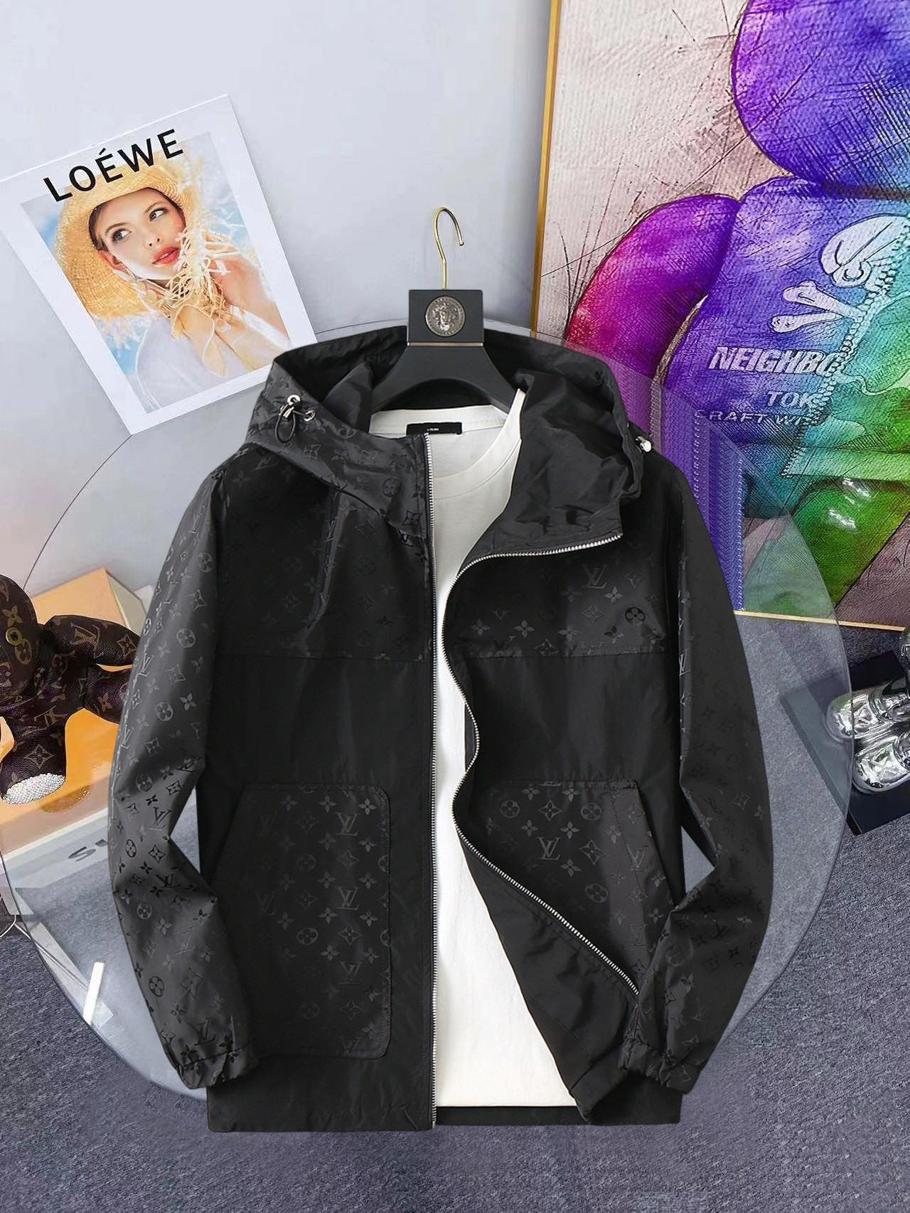 NO:648343,Same style as LV official website, complete with three labels, sold in advance. 2025ss new autumn men's jacket, high-end version with complete three labels of the original order. Custom-made fabrics at the counter. Highly breathable and comfortable, impeccable details, brand element design concept, reflecting high quality. Delicate and soft feel. Casual tailoring, excellent upper body shape. Size M～3XL, maximum wearing capacity is 195 catties. Louis vuitton, jackets & coats, jackets & coats, alexander wang19860909LV官网同款,三标齐全,提前发售 2025ss开秋新款男士夹克外套,原单三标齐全高端版本 专柜定制面料 透气舒适度高,细节无可挑剔,品牌元素设计理念,体现高品质.手感细腻柔软 呈现休闲裁剪,上身版型超赞 码数M～3XL,最大穿195斤,,louis vuitton,jackets & coats,jackets & coats,alexander wang,Men's clothing