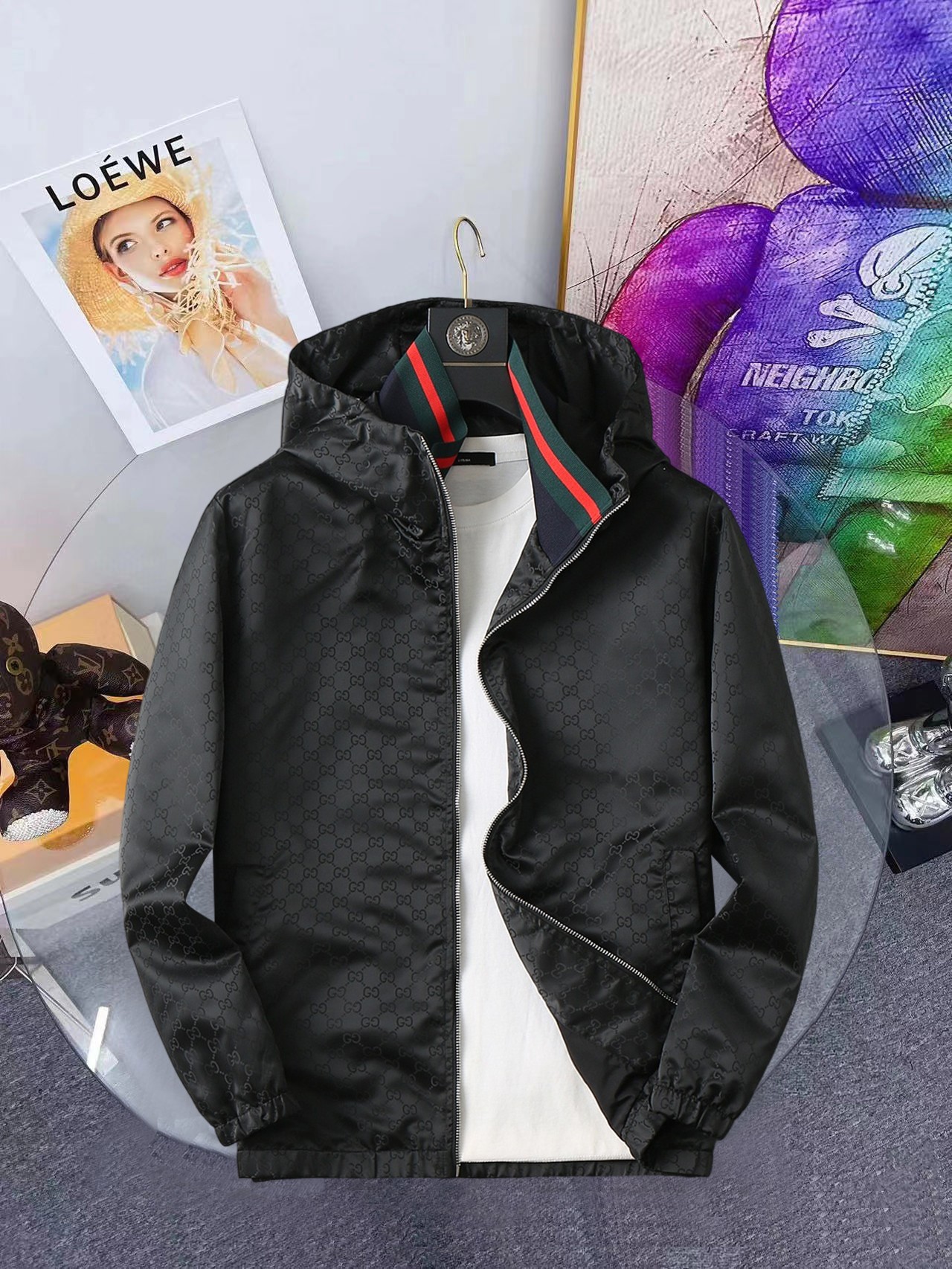 NO:648337,Same style as on Gucci official website, complete with three labels, sold in advance. 2025ss new autumn men's jacket, high-end version with complete three labels of the original order. Custom-made fabrics at the counter. Highly breathable and comfortable, impeccable details, brand element design concept, reflecting high quality. Delicate and soft feel. Casual tailoring, excellent upper body shape. Size M～3XL, maximum wear 195 catties,,jackets & coats,jackets & coats,alexander wang19860909古奇官网同款,三标齐全,提前发售 2025ss开秋新款男士夹克外套,原单三标齐全高端版本 专柜定制面料 透气舒适度高,细节无可挑剔,品牌元素设计理念,体现高品质.手感细腻柔软 呈现休闲裁剪,上身版型超赞 码数M～3XL,最大穿195斤,,jackets & coats,jackets & coats,alexander wang,Men's clothing