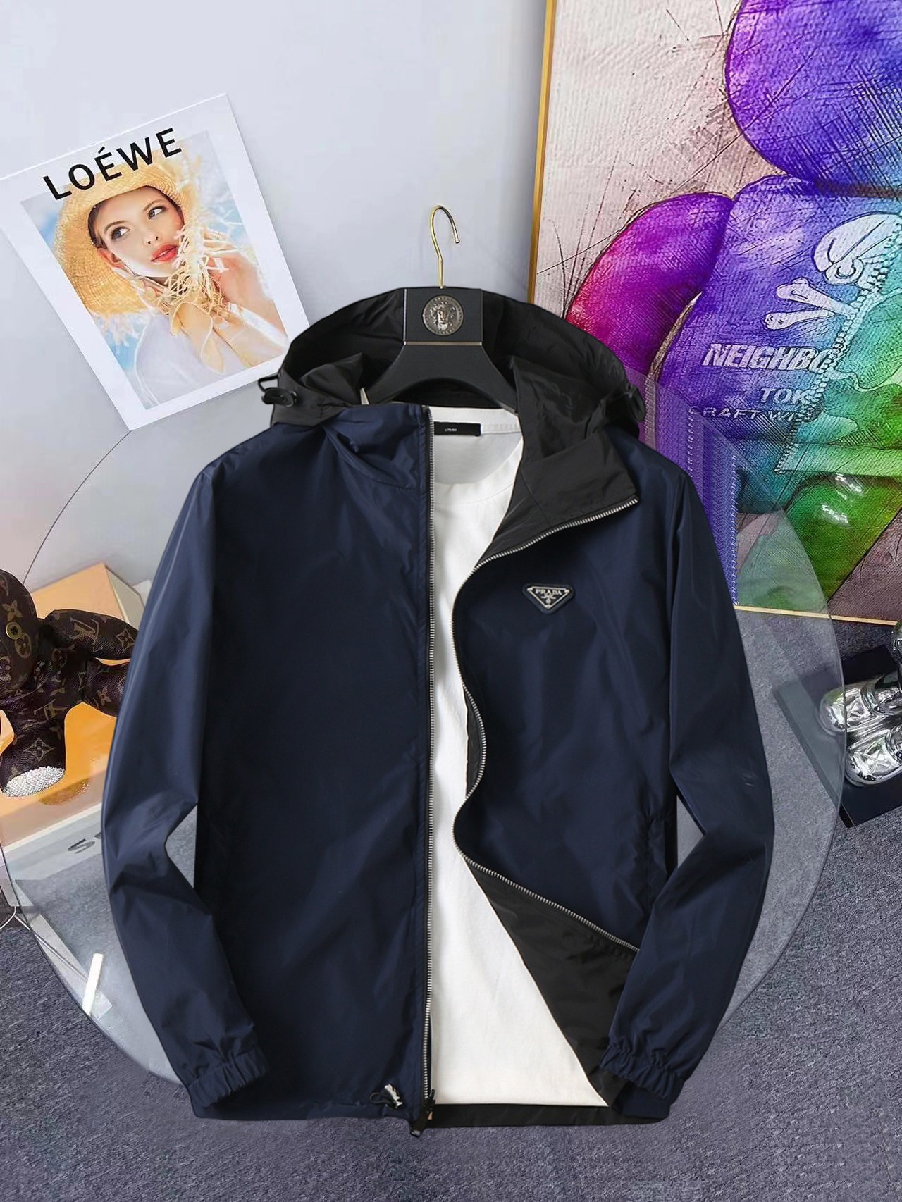 NO:648322,Same style on Prada official website, complete with three labels, on sale in advance. 2025ss new autumn men's reversible jacket, reversible original single with three labels, high-end version. Custom-made fabrics at the counter. Highly breathable and comfortable, impeccable details, brand element design concept, reflecting high quality. Delicate and soft feel. Casual tailoring, excellent upper body shape. Size M~3XL, maximum wear 195 catties., prada, jackets & coats, jackets & coats, alexander  wang19860909普拉达官网同款,三标齐全,提前发售 2025ss开秋新款男士双面穿夹克外套,双面穿原单三标齐全高端版本 专柜定制面料 透气舒适度高,细节无可挑剔,品牌元素设计理念,体现高品质.手感细腻柔软 呈现休闲裁剪,上身版型超赞 码数M～3XL,最大穿195斤,,prada,jackets & coats,jackets & coats,alexander wang,Men's clothing