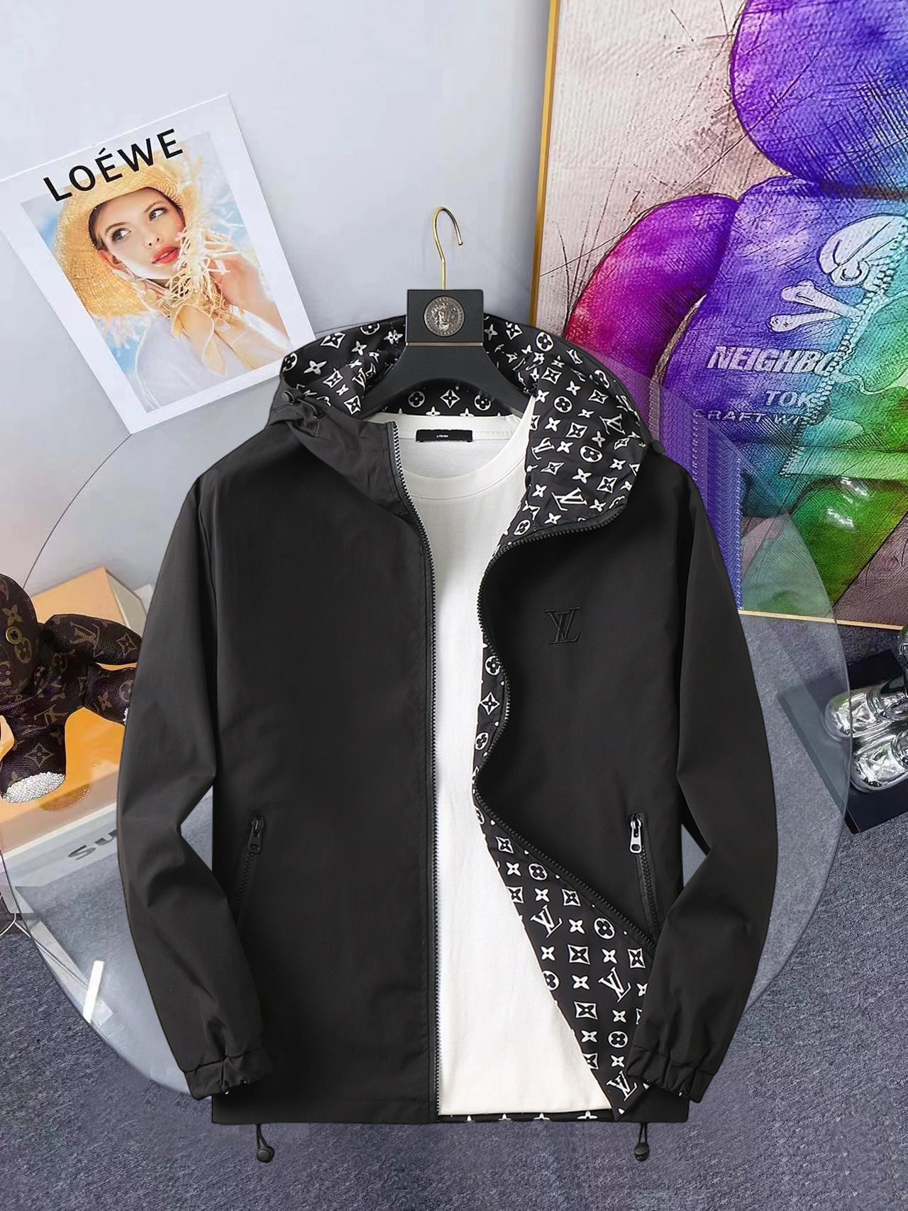 NO:648334,The same style as the LV official website, complete with three labels, on sale in advance. 2025ss new autumn men's jacket, reversible original single with three labels, high-end version. Custom-made fabrics at the counter. Highly breathable and comfortable, impeccable details, brand element design concept, reflecting high quality. Delicate and soft feel. Casual tailoring, excellent upper body shape. Size M～3XL, maximum wearing capacity is 195 catties., Louis Vuitton, jackets & coats, jackets &  coats,alexander wang19860909LV 官网同款,三标齐全,提前发售 2025ss开秋新款男士夹克外套,双面穿原单三标齐全高端版本 专柜定制面料 透气舒适度高,细节无可挑剔,品牌元素设计理念,体现高品质.手感细腻柔软 呈现休闲裁剪,上身版型超赞 码数M～3XL,最大穿195斤,,louis vuitton,jackets & coats,jackets & coats,alexander wang,Men's clothing