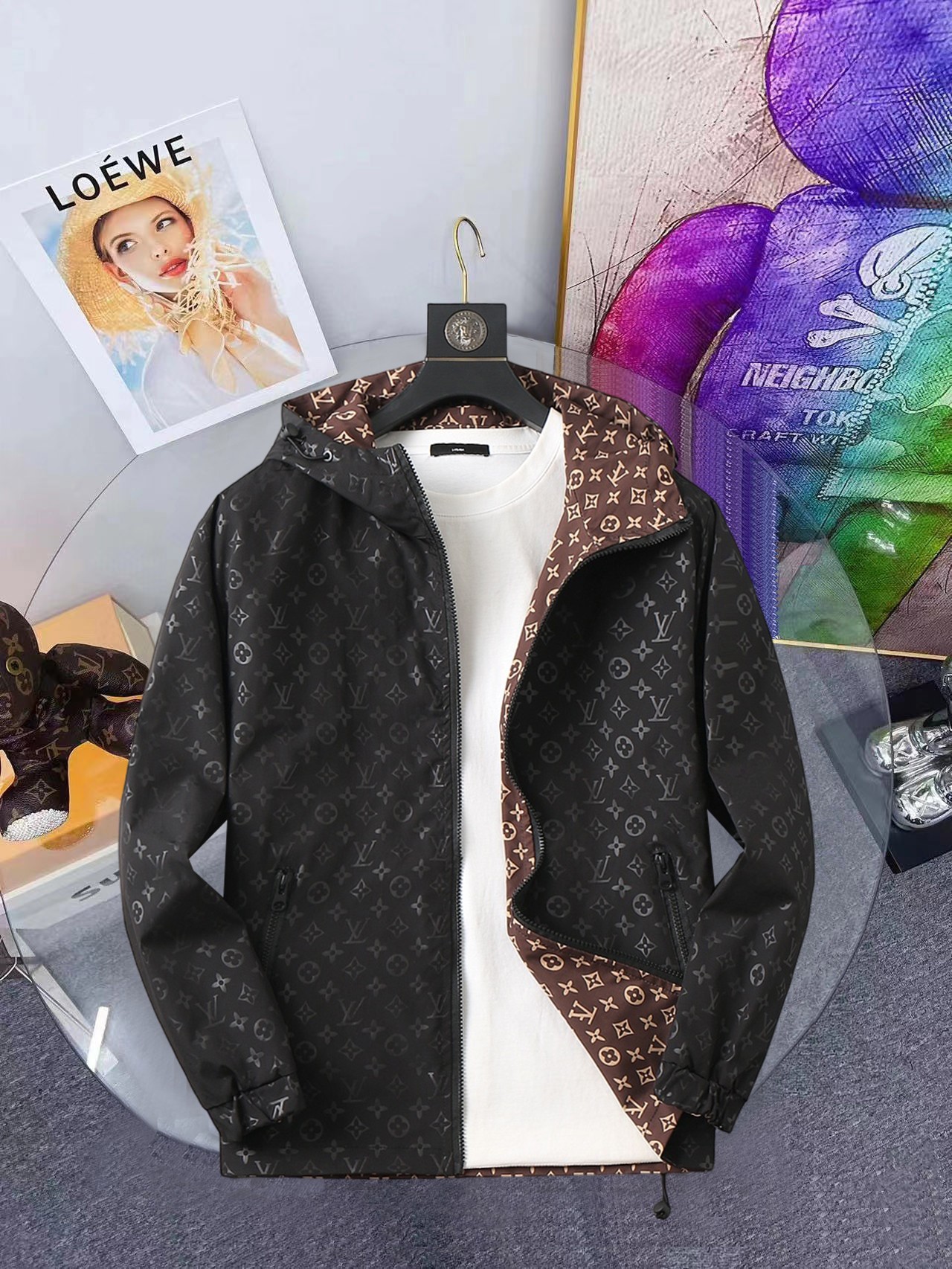 NO:648290,Same style as LV official website, complete with three labels, on sale in advance. 2025ss new autumn men's jacket, double-sided original single with three labels, high-end version. Custom-made fabrics at the counter. Highly breathable and comfortable, impeccable details, brand element design concept, reflecting high quality. Delicate and soft feel. Casual tailoring, excellent upper body shape. Size M～3XL, maximum wearing capacity is 195 pounds. Louis vuitton, jackets & coats, jackets & coats, alexander  wang19860909LV官网同款,三标齐全,提前发售 2025ss开秋新款男士夹克外套,双面穿原单三标齐全高端版本 专柜定制面料 透气舒适度高,细节无可挑剔,品牌元素设计理念,体现高品质.手感细腻柔软 呈现休闲裁剪,上身版型超赞 码数M～3XL,最大穿195斤,,louis vuitton,jackets & coats,jackets & coats,alexander wang,Men's clothing