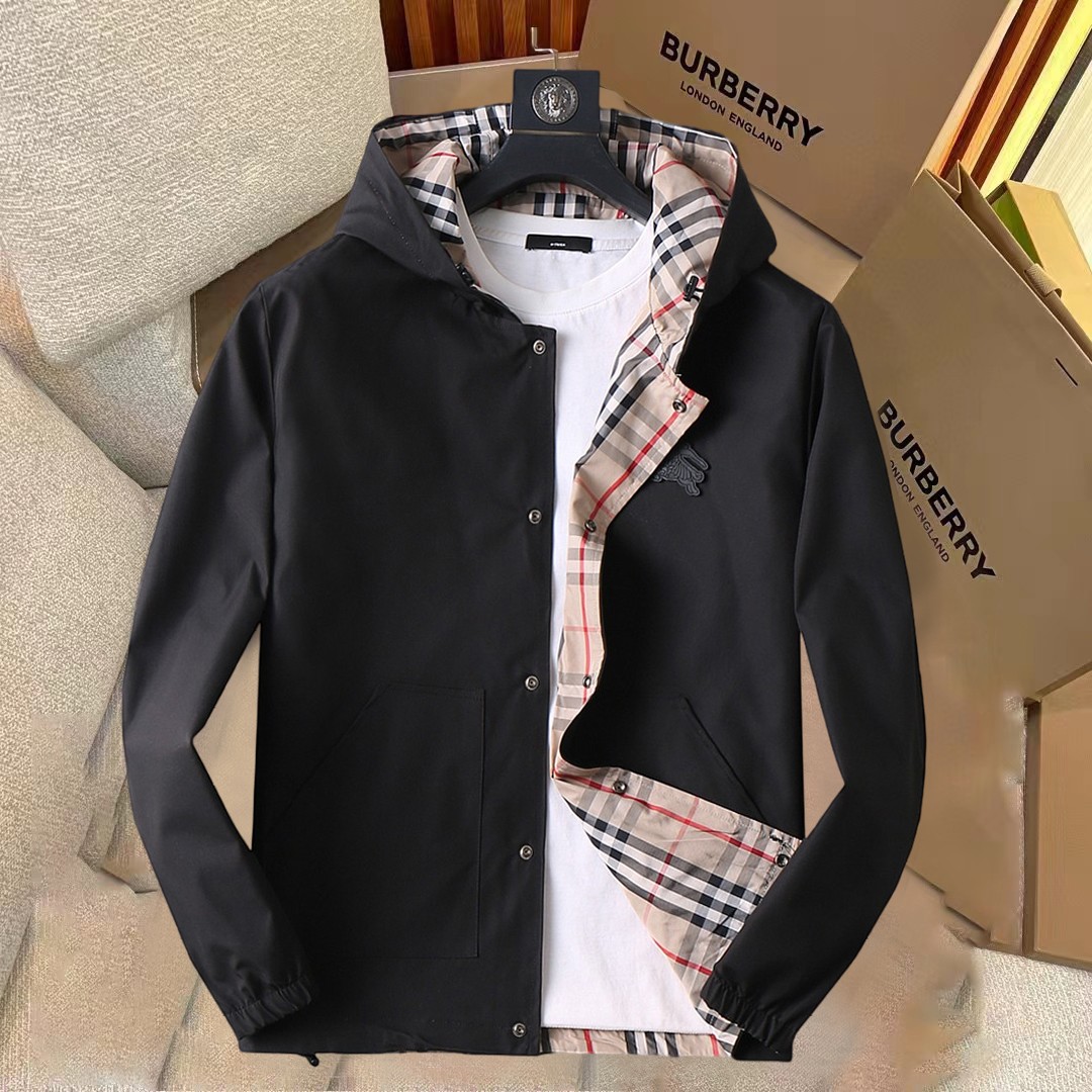 NO:953432,Burberry double-wearable, new autumn 2026 jacket, the new product on the show is in perfect condition, comfortable and warm, complete with three labels, full and attractive color, very outstanding design, easily upgrades the sense of fashion, extremely elegant and rigorous workmanship, neat and meticulous wiring!  A masterpiece from a famous designer!  The upper body does not look bloated and is super handsome!  Available sizes M ~ XXXL,,burberry,jackets & coats,jackets & coats,19860909巴宝莉 双面穿,2026开秋新款夹克外套,秀场新品品相非常完美,舒适保暖,三标齐全色泽饱满诱人,非常出彩的设计,轻松将时髦感进阶,做工极为考究严谨,走线工整细致！大牌设计师巨作！上身不显臃肿、超级帅气！现货码数M ～ XXXL,,burberry,jackets & coats,jackets & coats,,Men's clothing