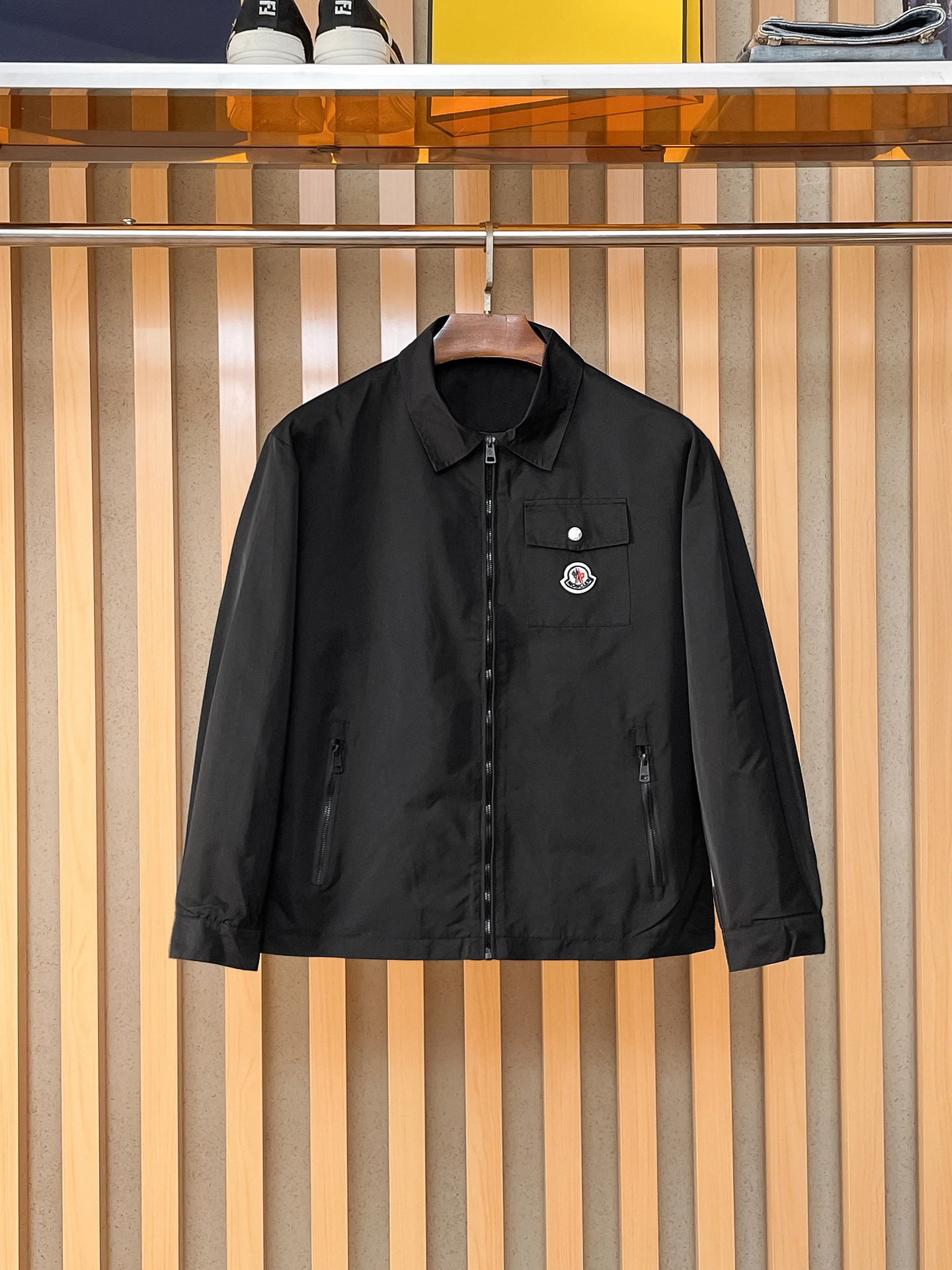 NO:869601,Mengkou, 2026 new men's casual customized jacket. Put on a simple and capable casual jacket, and instantly return to a fashionable and domineering state, and full of vitality. The most popular zipper design in history, all fabrics need to be customized, full of luxury. The slim tailoring reflects our perfect body shape, which can be easily controlled regardless of whether we are fat or thin. Super versatile style, not picky, suitable for different age groups. High-street practical wear, spring and summer matching tools, sizes M~3XL, Moncler, jackets  & coats,jackets & coats,19860909蒙口、2026新款男士休闲定制夹克外套.穿上简约干练的休闲外套,瞬间重回时髦霸气,又是活力满满的状态.史前最流行的拉链设计,面料全部需要定制,奢华感十足.修身的剪裁体现出我们完美的体型无论胖瘦都可以轻松驾驭.超百搭款式,不挑身材的款,适合不同年龄段穿着.高街实穿款,春夏搭配利器 尺码M~3XL,,Moncler,jackets & coats,jackets & coats,,Men's clothing