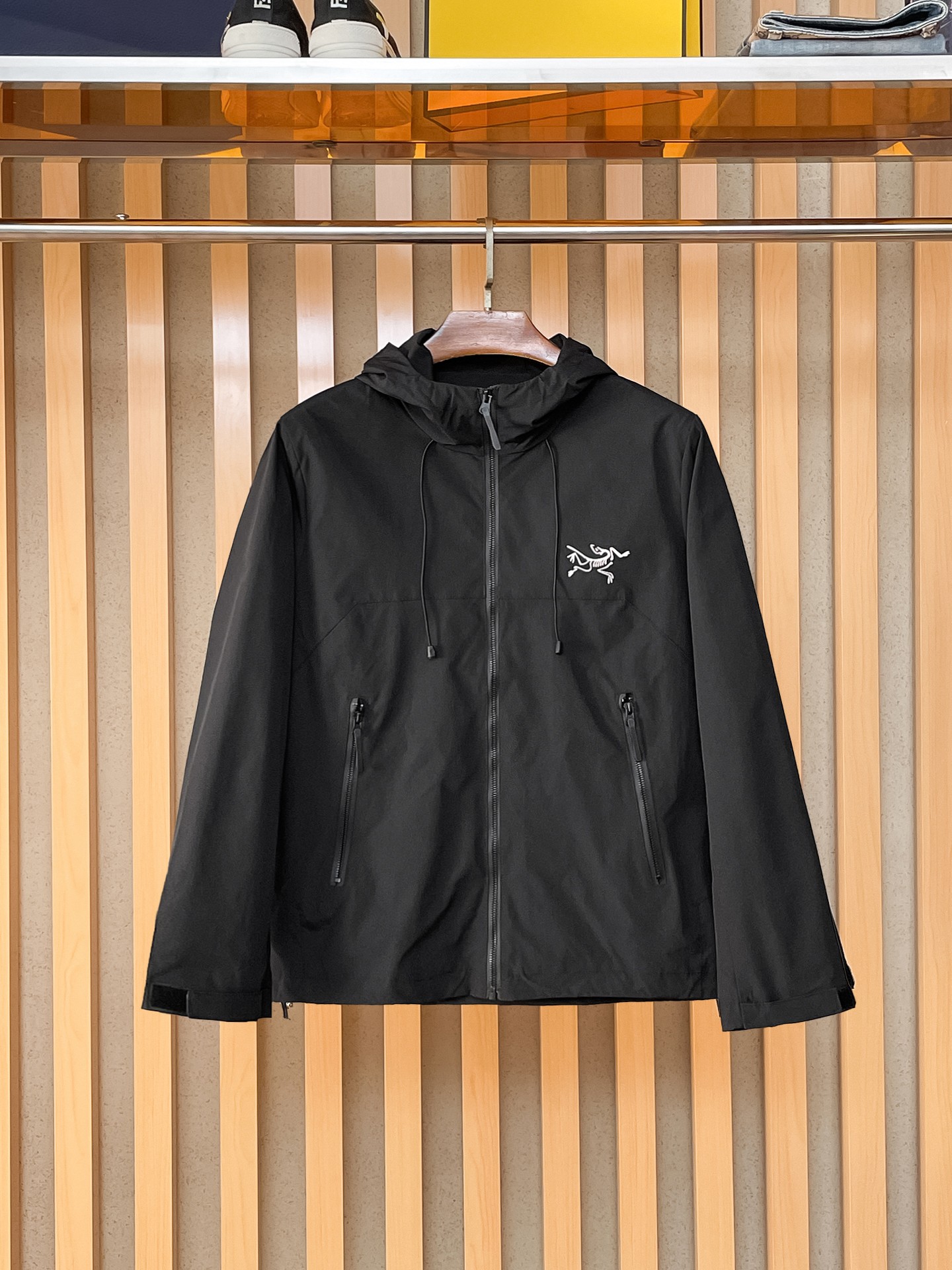 NO:869634,Arc'teryx, 2026 new men's casual customized jacket. Put on a simple and capable casual jacket, and instantly return to a fashionable and domineering state, and full of vitality. The most popular zipper design in history, all fabrics need to be customized, full of luxury. The slim tailoring reflects our perfect body shape, whether fat or thin, it can be easily controlled. Super versatile style, not picky, suitable for different age groups. High street practical style, a great tool for spring and summer matching  Size M~3XL,arc'teryx,jackets & coats,jackets & coats,19860909始祖鸟、2026新款男士休闲定制夹克外套.穿上简约干练的休闲外套,瞬间重回时髦霸气,又是活力满满的状态.史前最流行的拉链设计,面料全部需要定制,奢华感十足.修身的剪裁体现出我们完美的体型无论胖瘦都可以轻松驾驭.超百搭款式,不挑身材的款,适合不同年龄段穿着.高街实穿款,春夏搭配利器 尺码M~3XL,arc'teryx,jackets & coats,jackets & coats,,Men's clothing