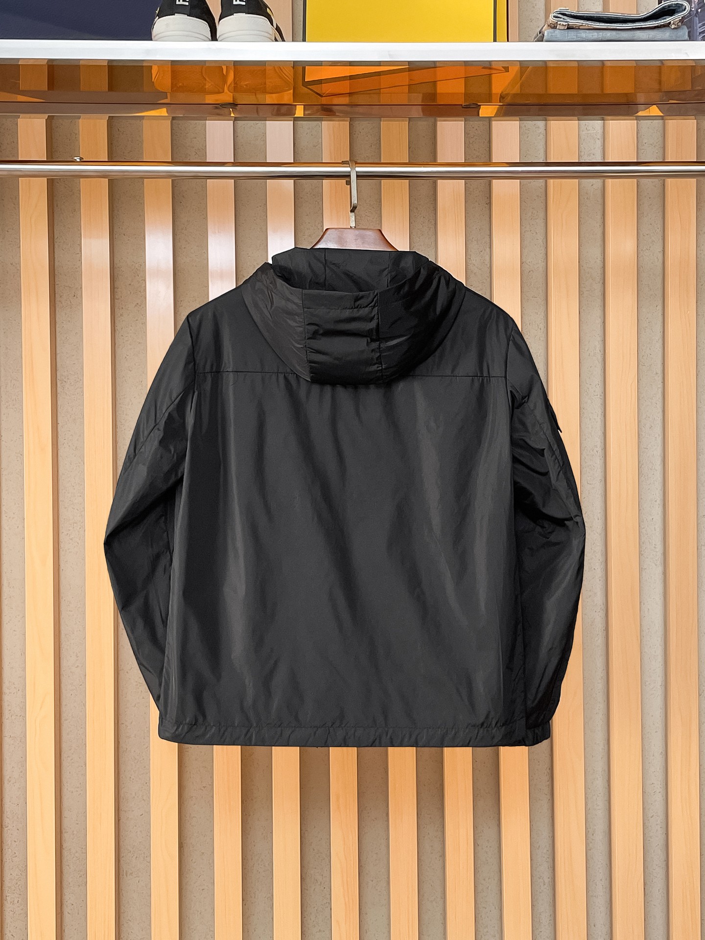 🌟🌟Prada、2025新款男士休闲定制夹克外套。穿上简约干练的休闲外套，瞬间重回时髦霸气，又是活力满满