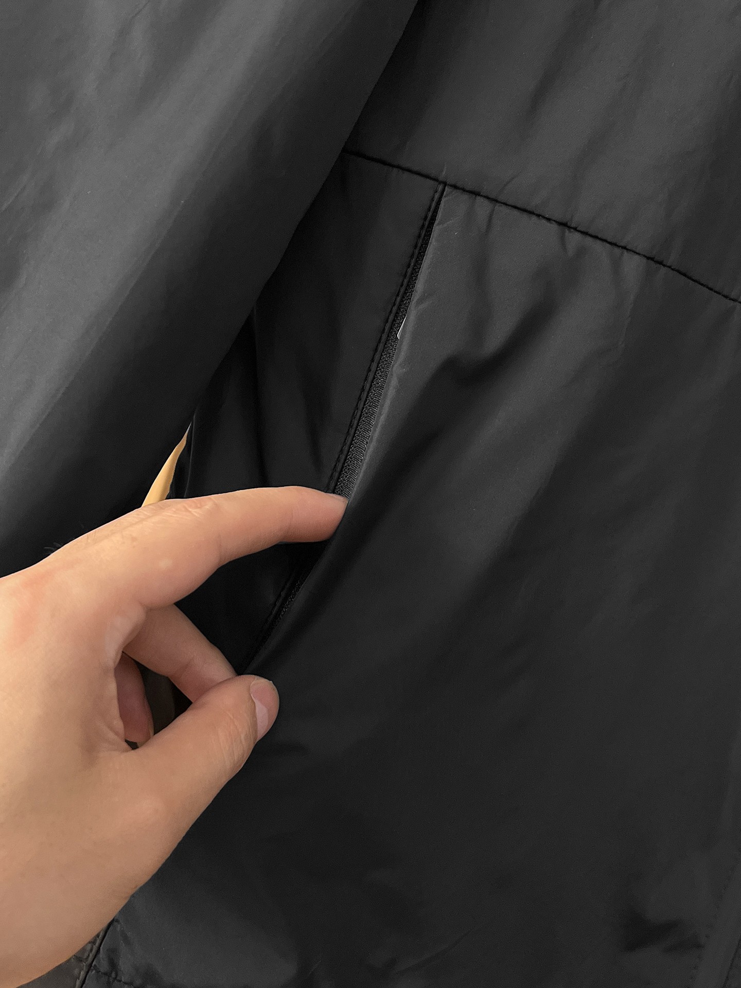 🌟🌟Prada、2025新款男士休闲定制夹克外套。穿上简约干练的休闲外套，瞬间重回时髦霸气，又是活力满满