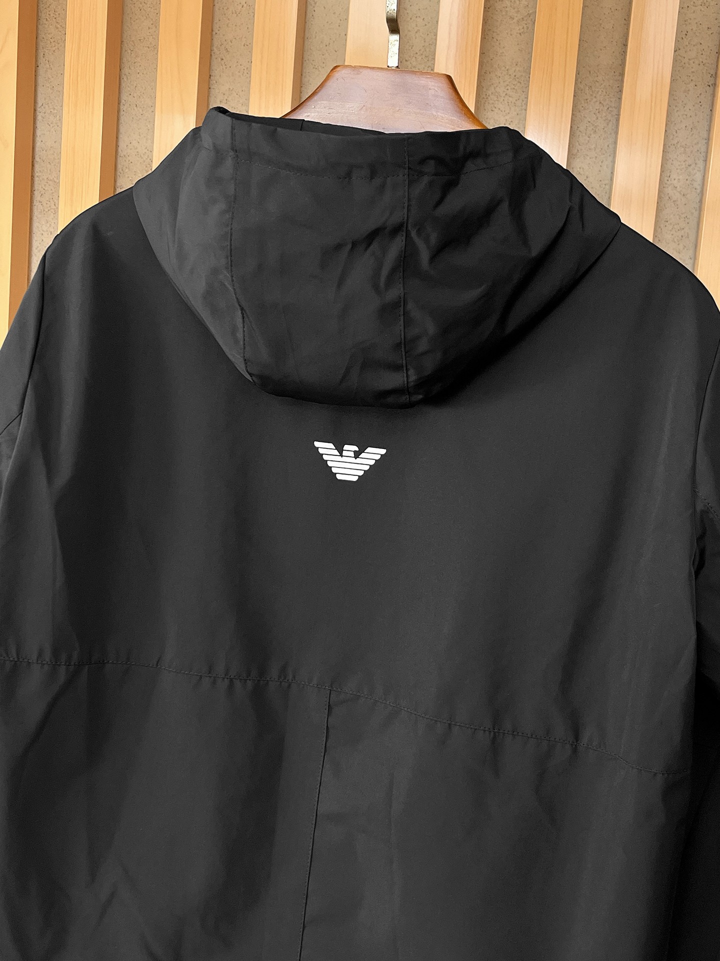 🌟🌟阿玛尼、2025新款男士休闲定制夹克外套。穿上简约干练的休闲外套，瞬间重回时髦霸气，又是活力满满的状