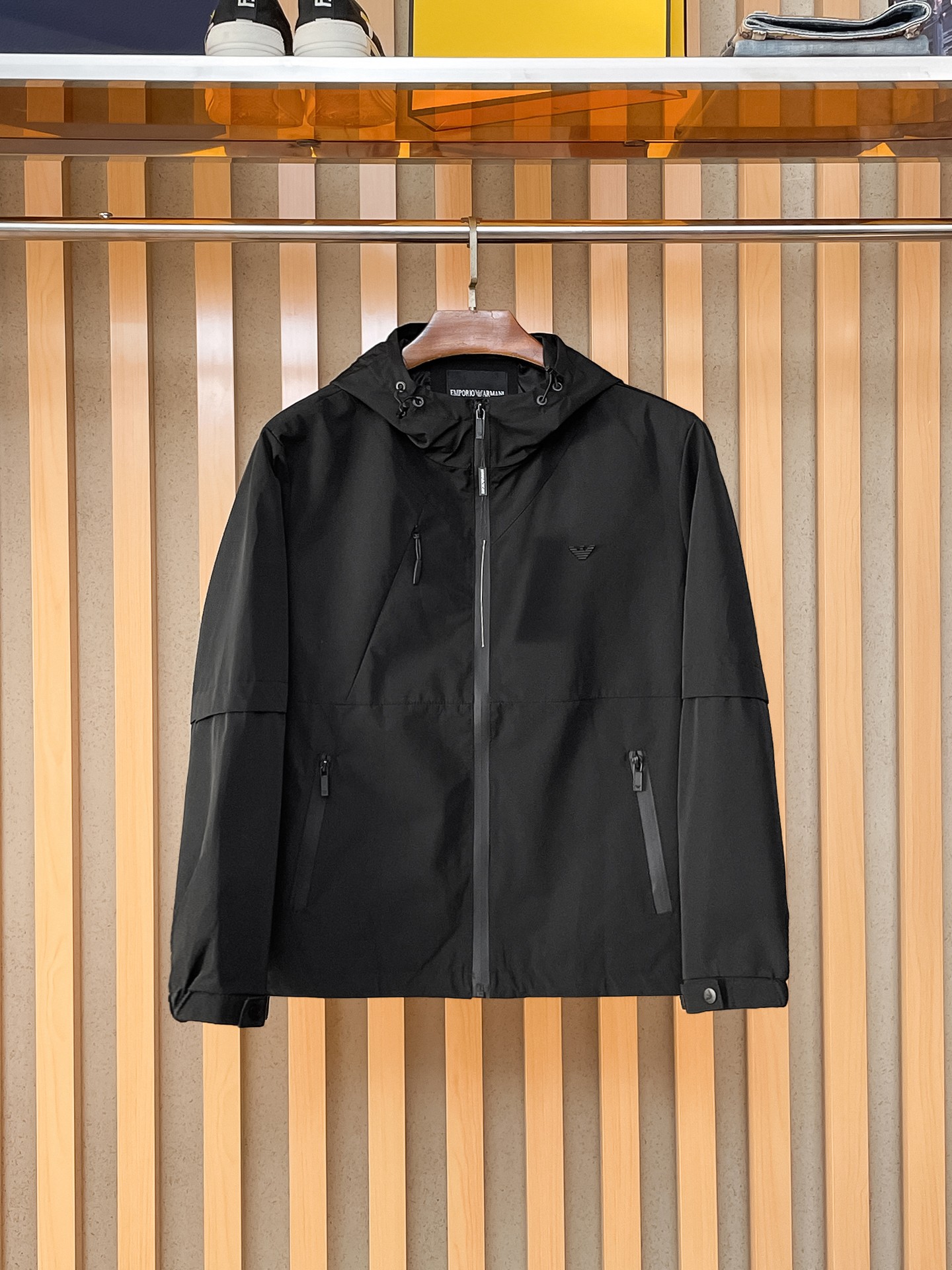 🌟🌟阿玛尼、2025新款男士休闲定制夹克外套。穿上简约干练的休闲外套，瞬间重回时髦霸气，又是活力满满的状