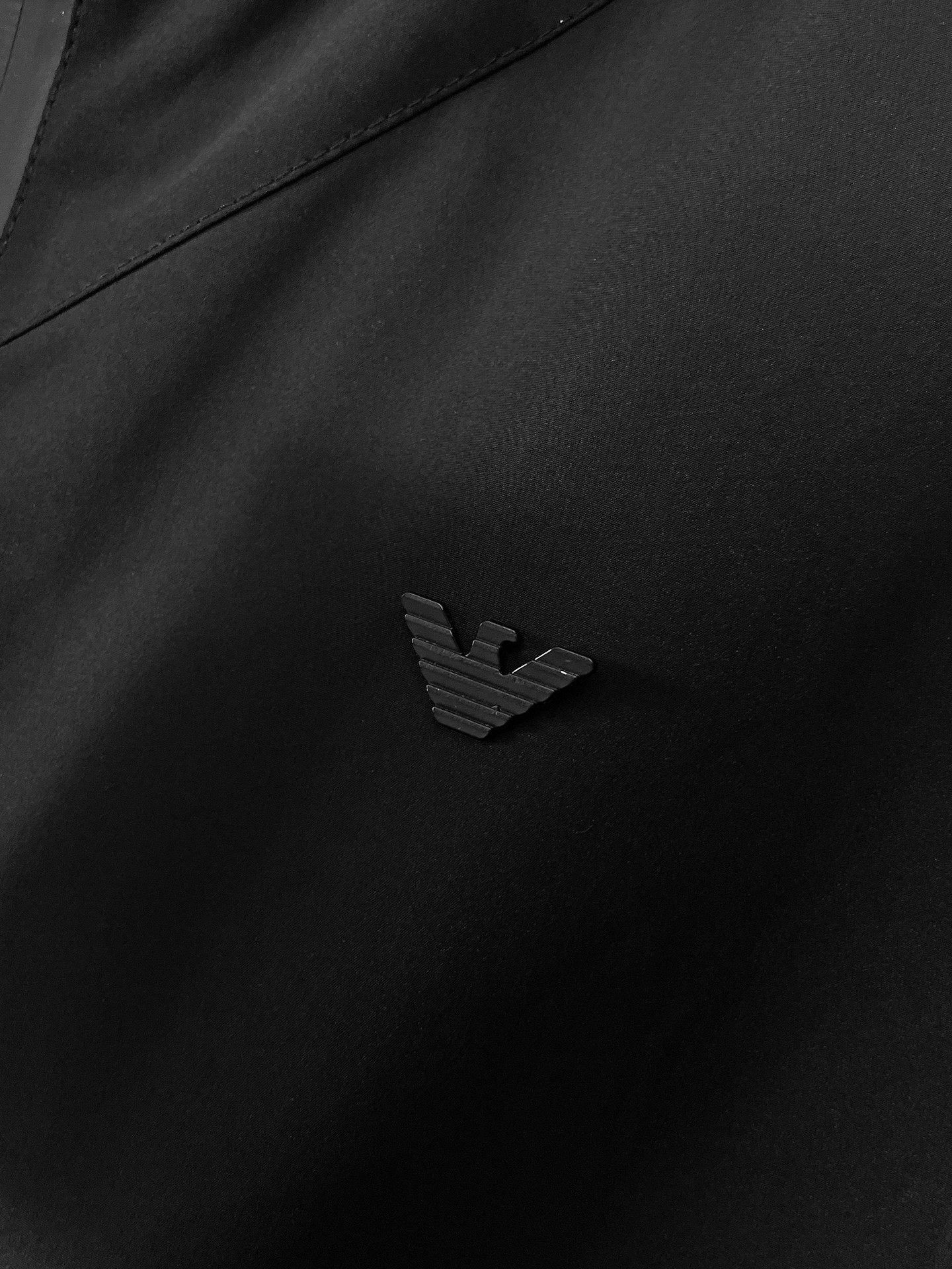 🌟🌟阿玛尼、2025新款男士休闲定制夹克外套。穿上简约干练的休闲外套，瞬间重回时髦霸气，又是活力满满的状