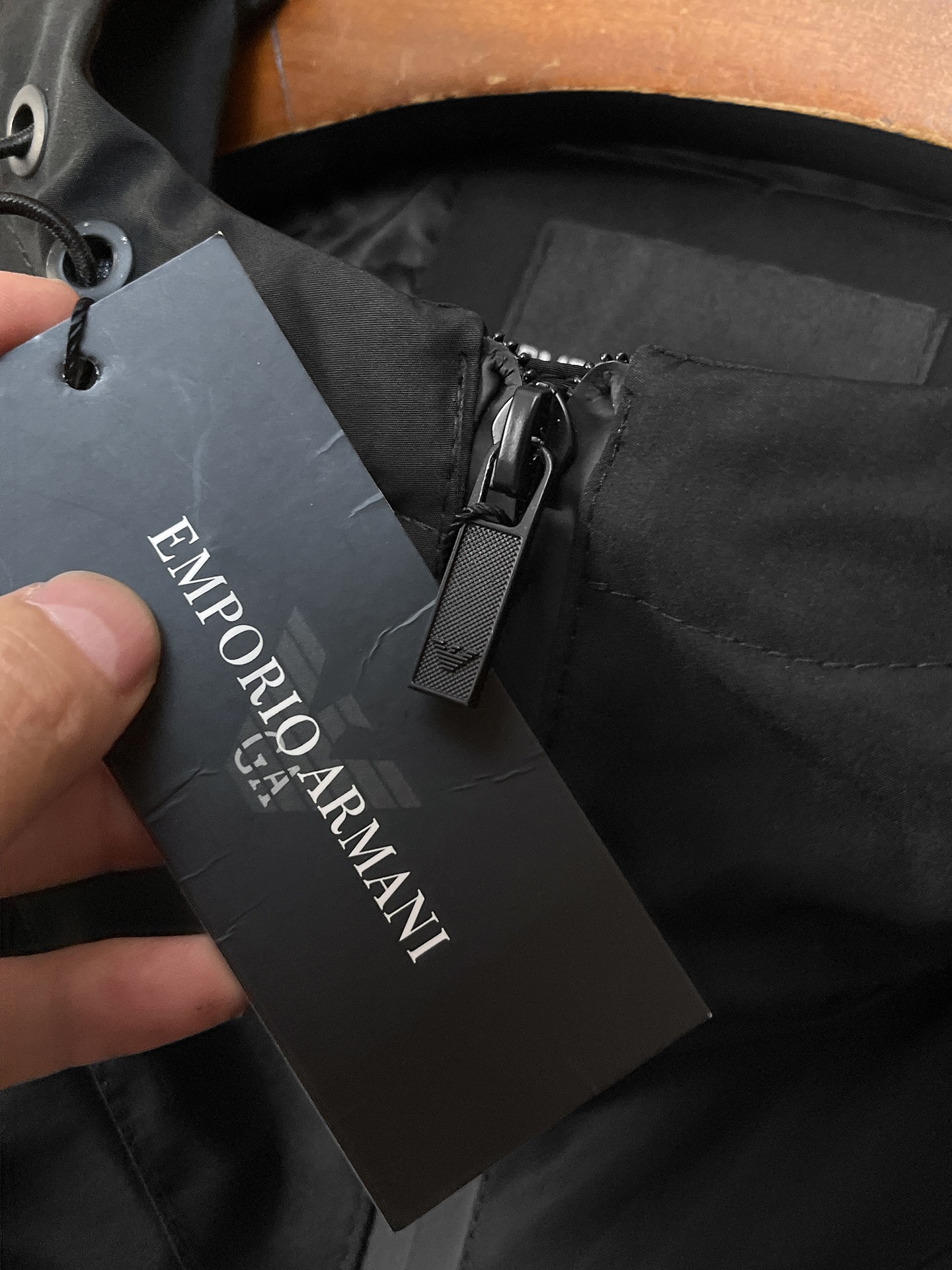 🌟🌟阿玛尼、2025新款男士休闲定制夹克外套。穿上简约干练的休闲外套，瞬间重回时髦霸气，又是活力满满的状