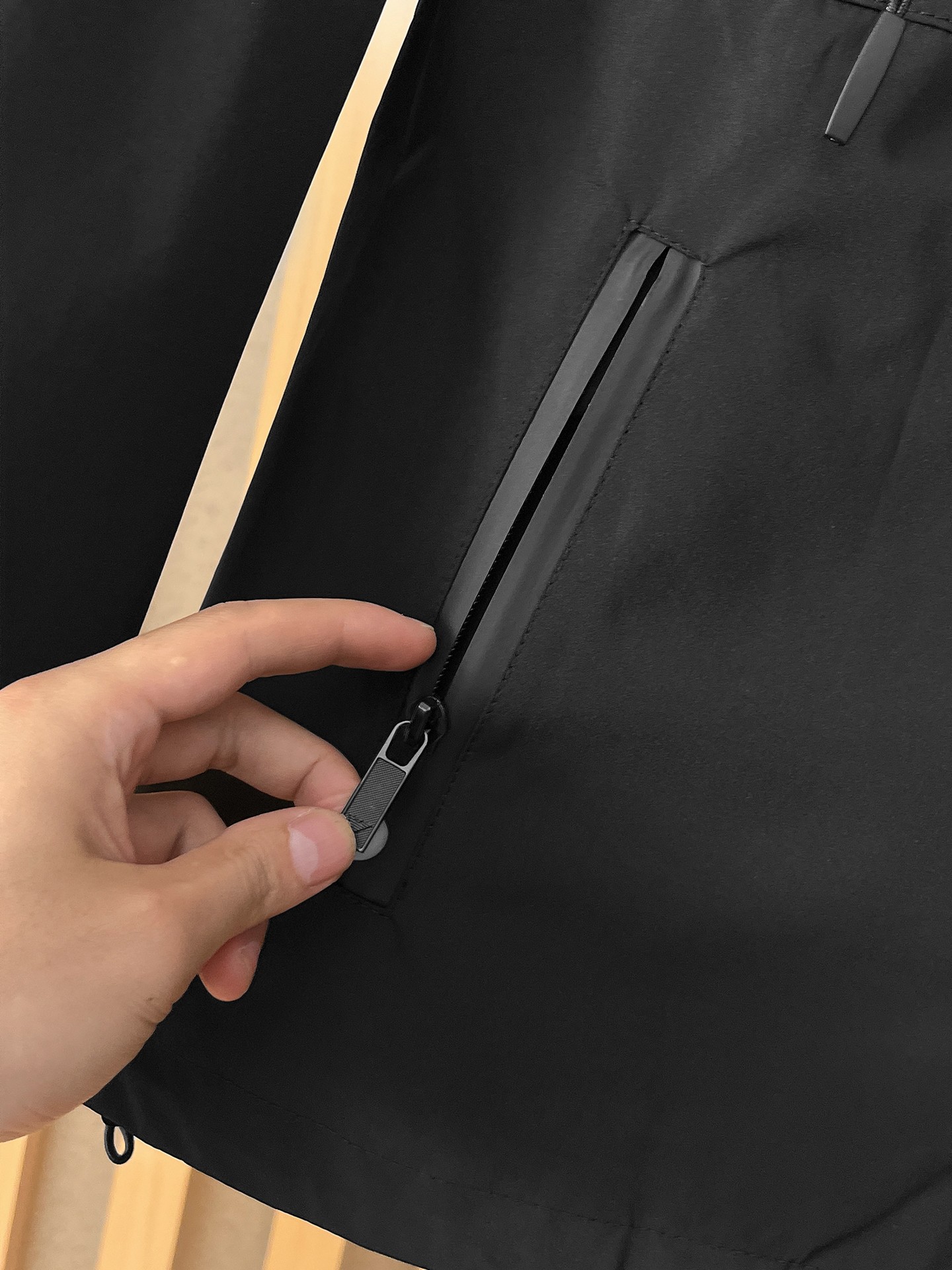 🌟🌟阿玛尼、2025新款男士休闲定制夹克外套。穿上简约干练的休闲外套，瞬间重回时髦霸气，又是活力满满的状