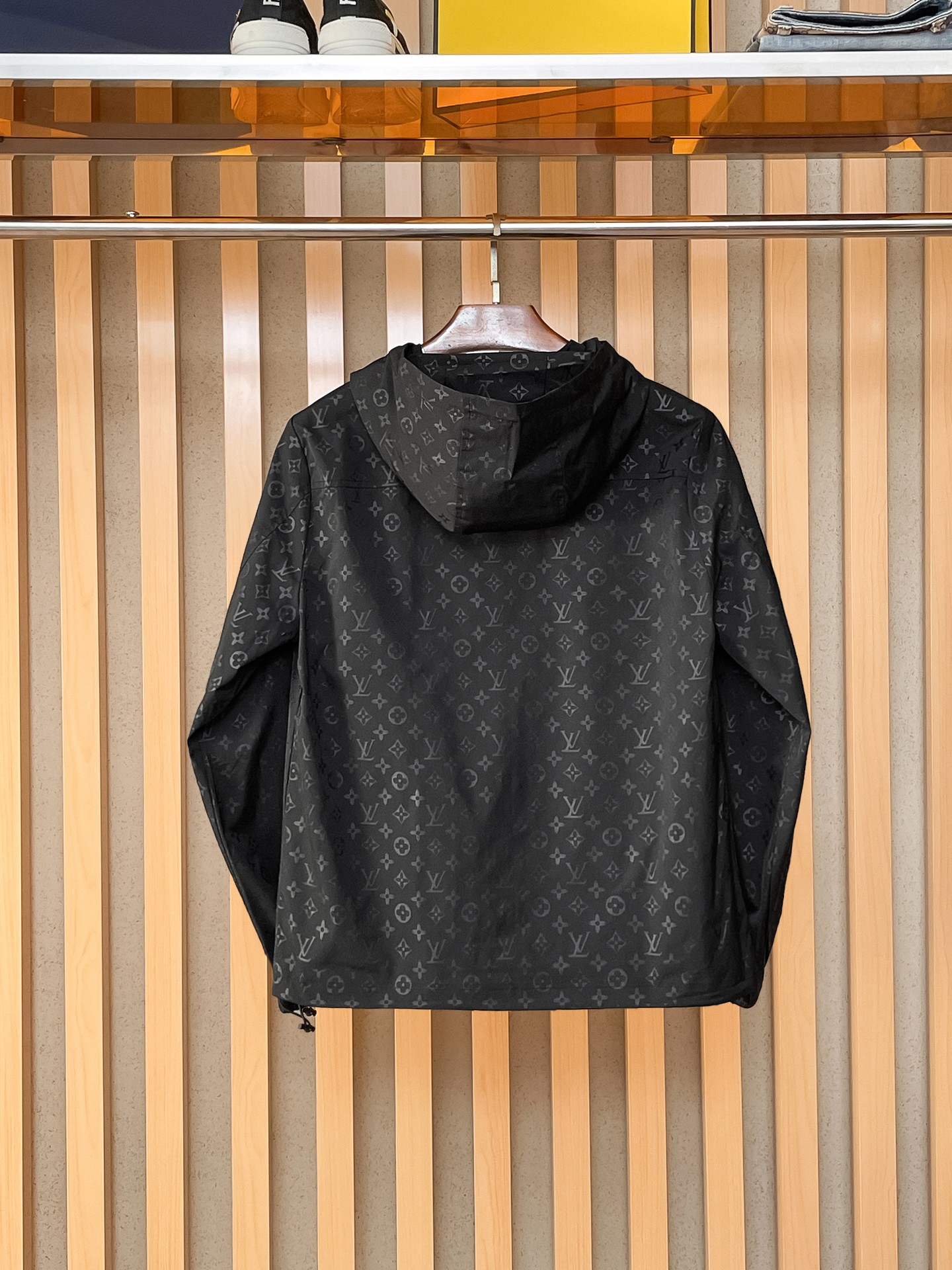 🌟🌟LV、2025新款男士休闲定制夹克外套。穿上简约干练的休闲外套，瞬间重回时髦霸气，又是活力满满的状态