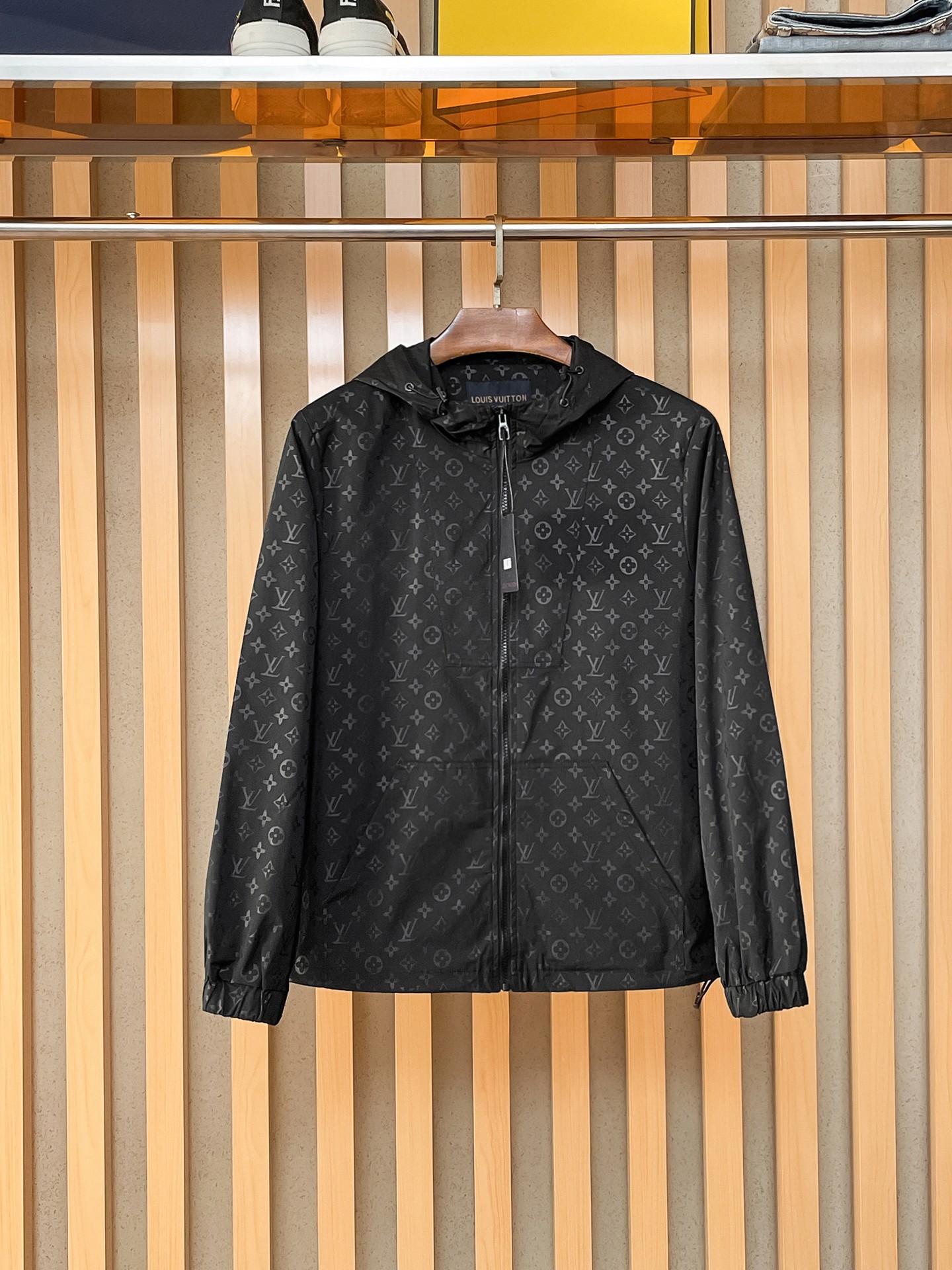 🌟🌟LV、2025新款男士休闲定制夹克外套。穿上简约干练的休闲外套，瞬间重回时髦霸气，又是活力满满的状态