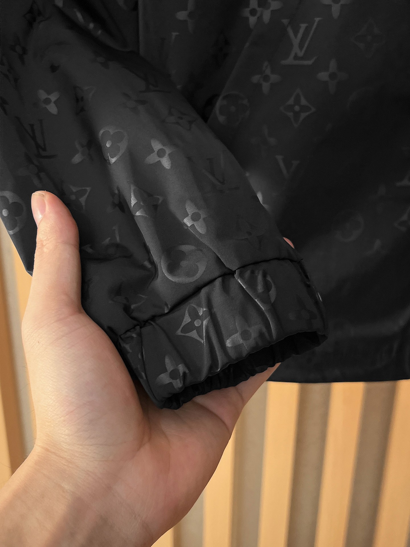 🌟🌟LV、2025新款男士休闲定制夹克外套。穿上简约干练的休闲外套，瞬间重回时髦霸气，又是活力满满的状态