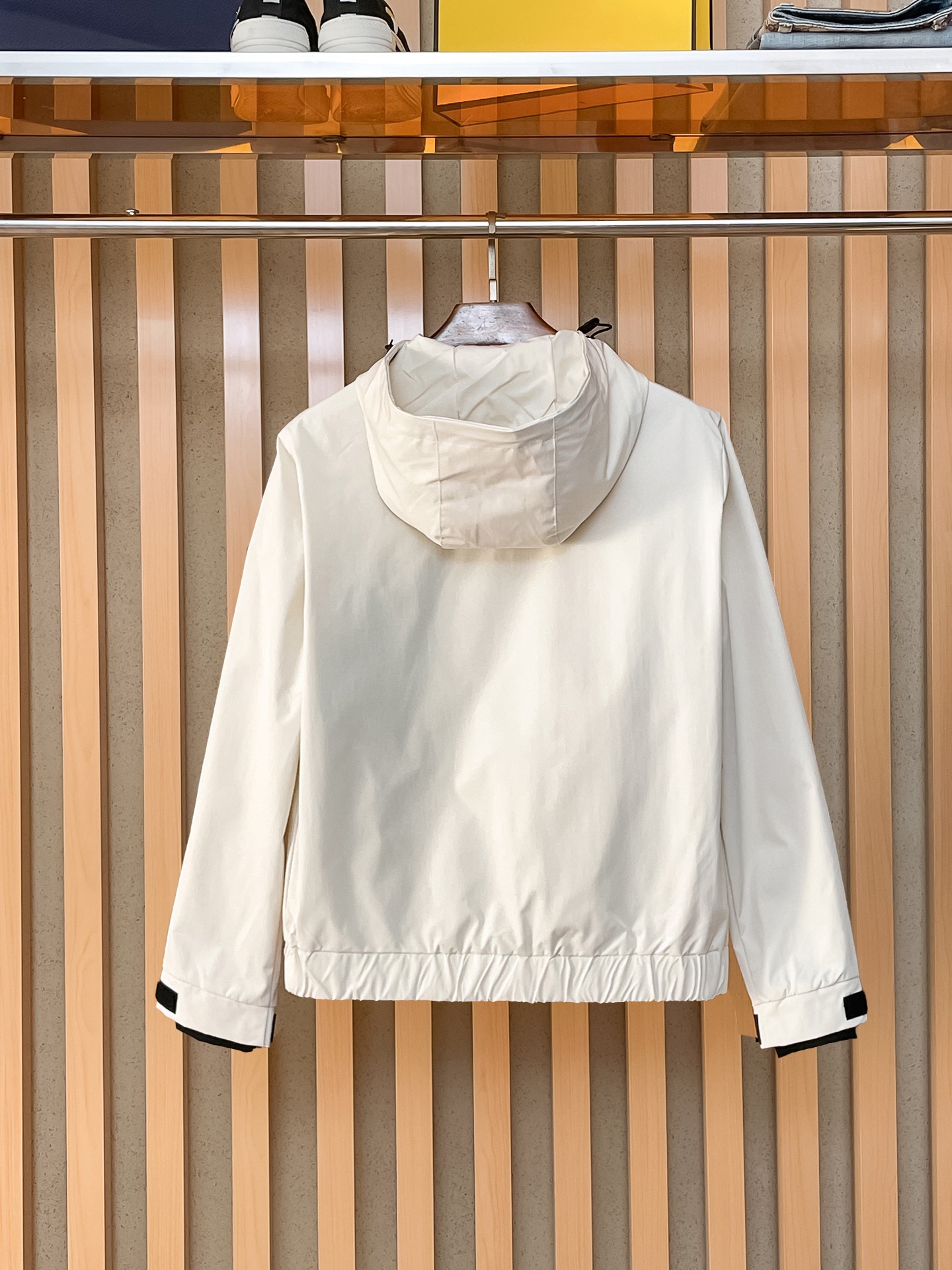 🌟🌟Prada、2025新款男士休闲定制夹克外套。穿上简约干练的休闲外套，瞬间重回时髦霸气，又是活力满满