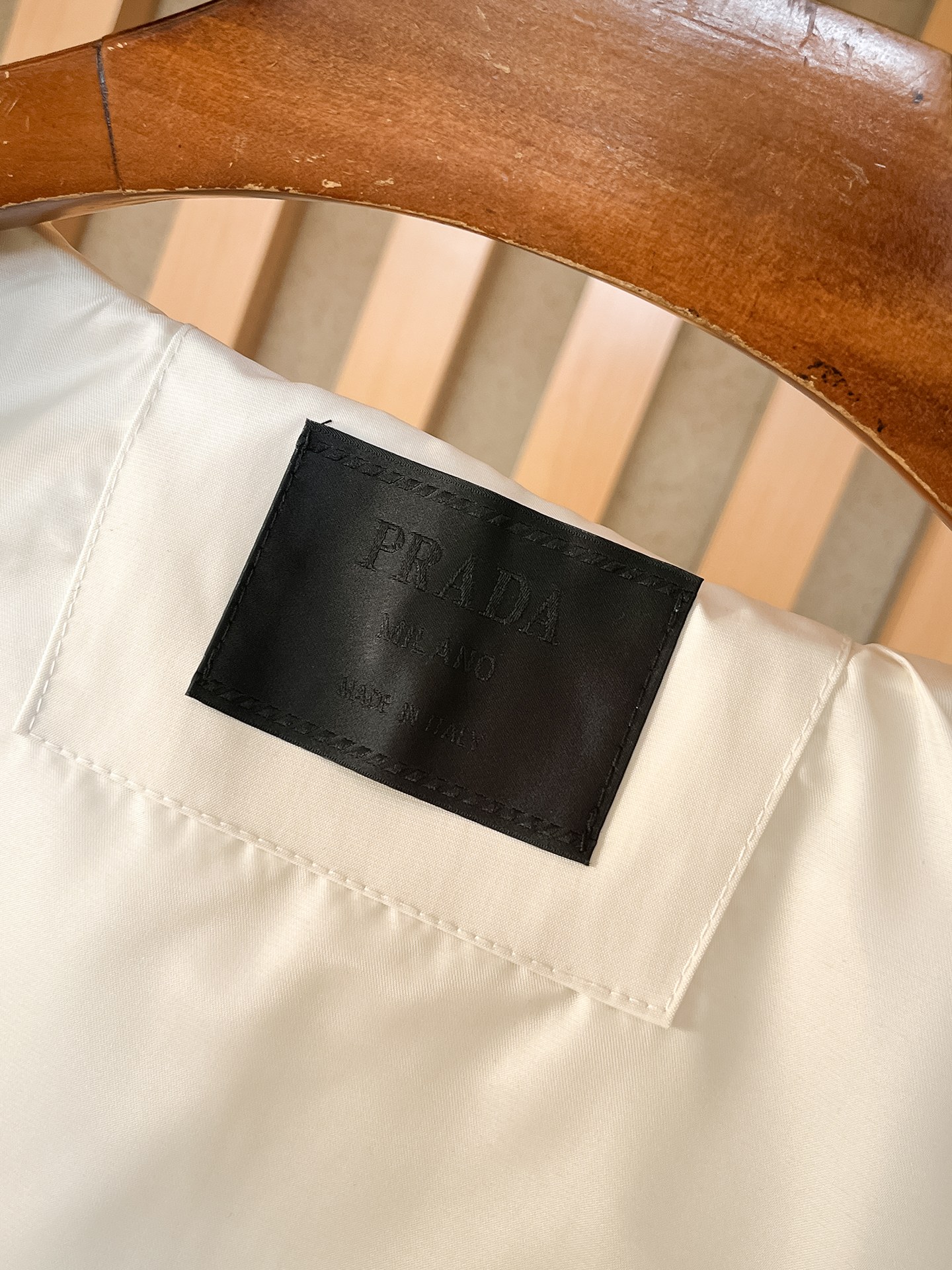 🌟🌟Prada、2025新款男士休闲定制夹克外套。穿上简约干练的休闲外套，瞬间重回时髦霸气，又是活力满满