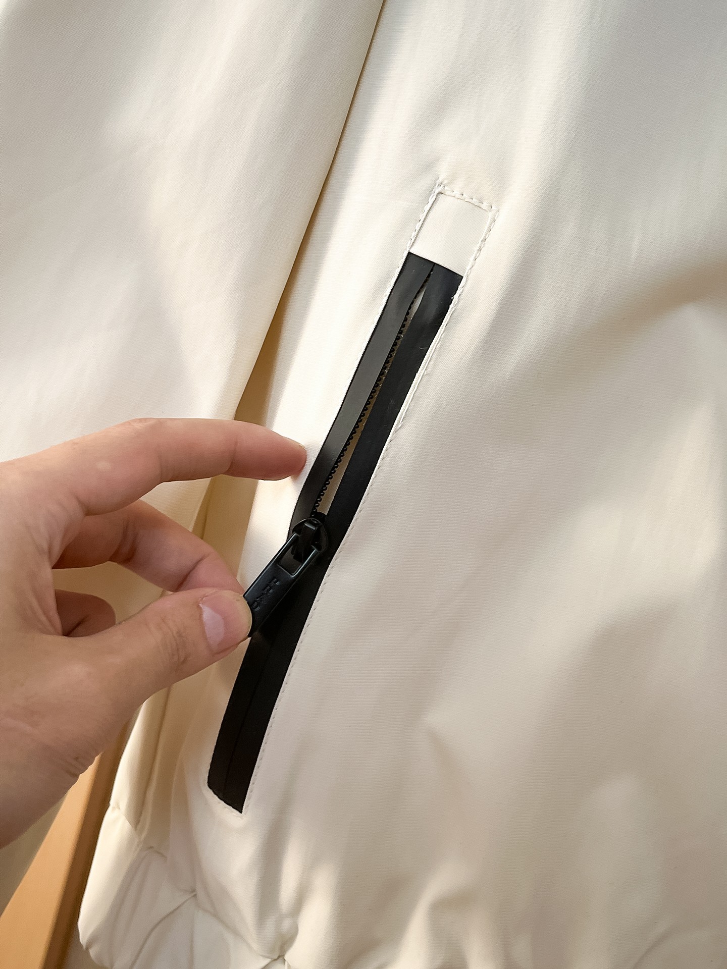 🌟🌟Prada、2025新款男士休闲定制夹克外套。穿上简约干练的休闲外套，瞬间重回时髦霸气，又是活力满满