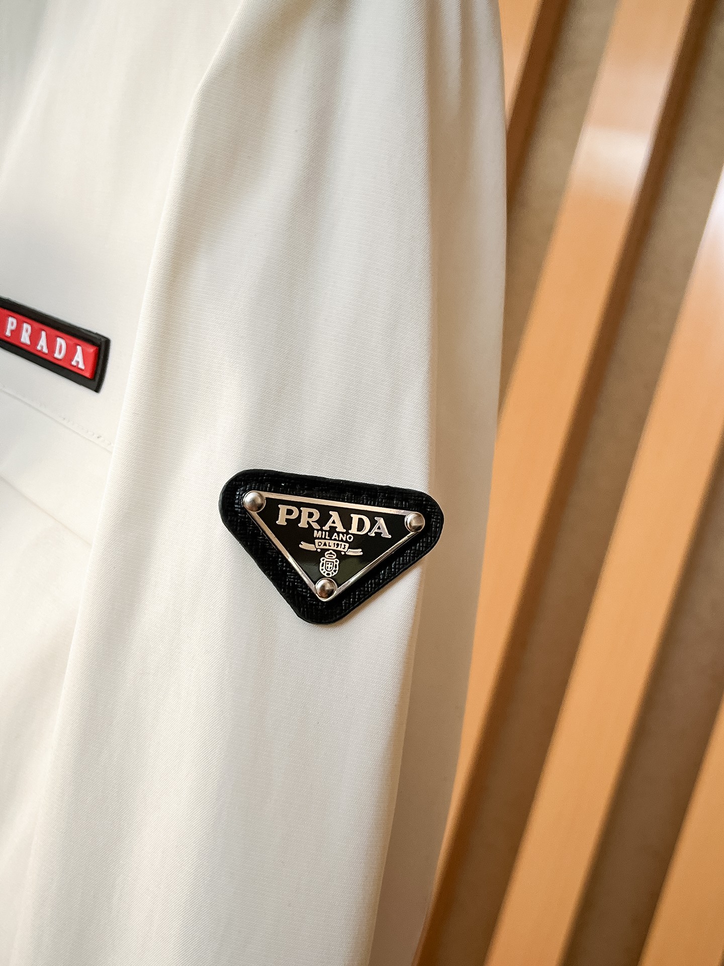 🌟🌟Prada、2025新款男士休闲定制夹克外套。穿上简约干练的休闲外套，瞬间重回时髦霸气，又是活力满满