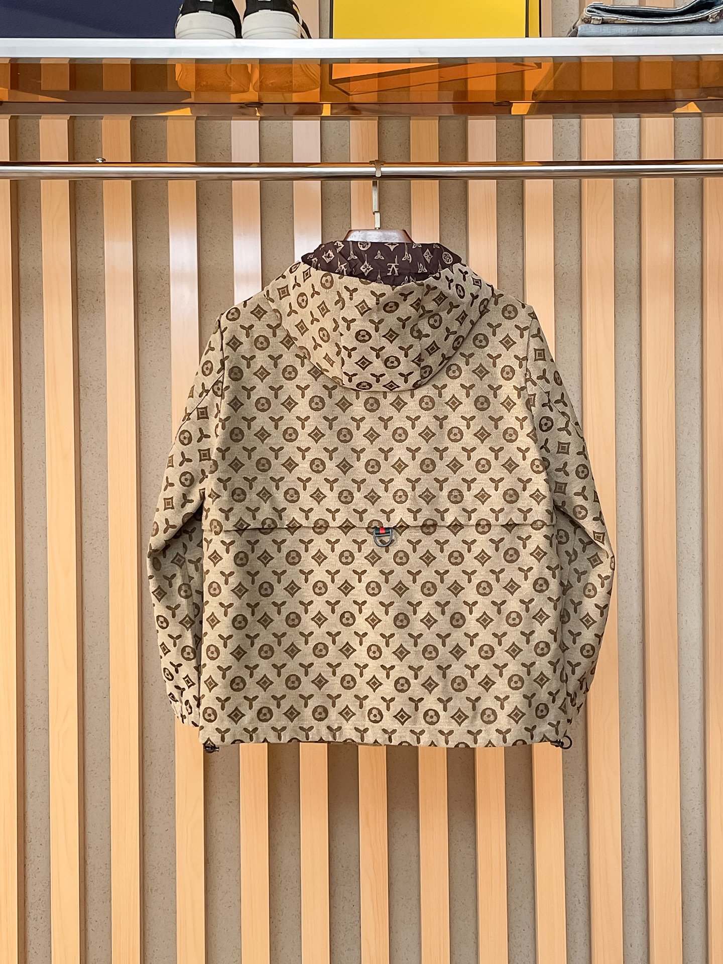 🌟🌟LV、2025新款男士休闲定制夹克外套。穿上简约干练的休闲外套，瞬间重回时髦霸气，又是活力满满的状态