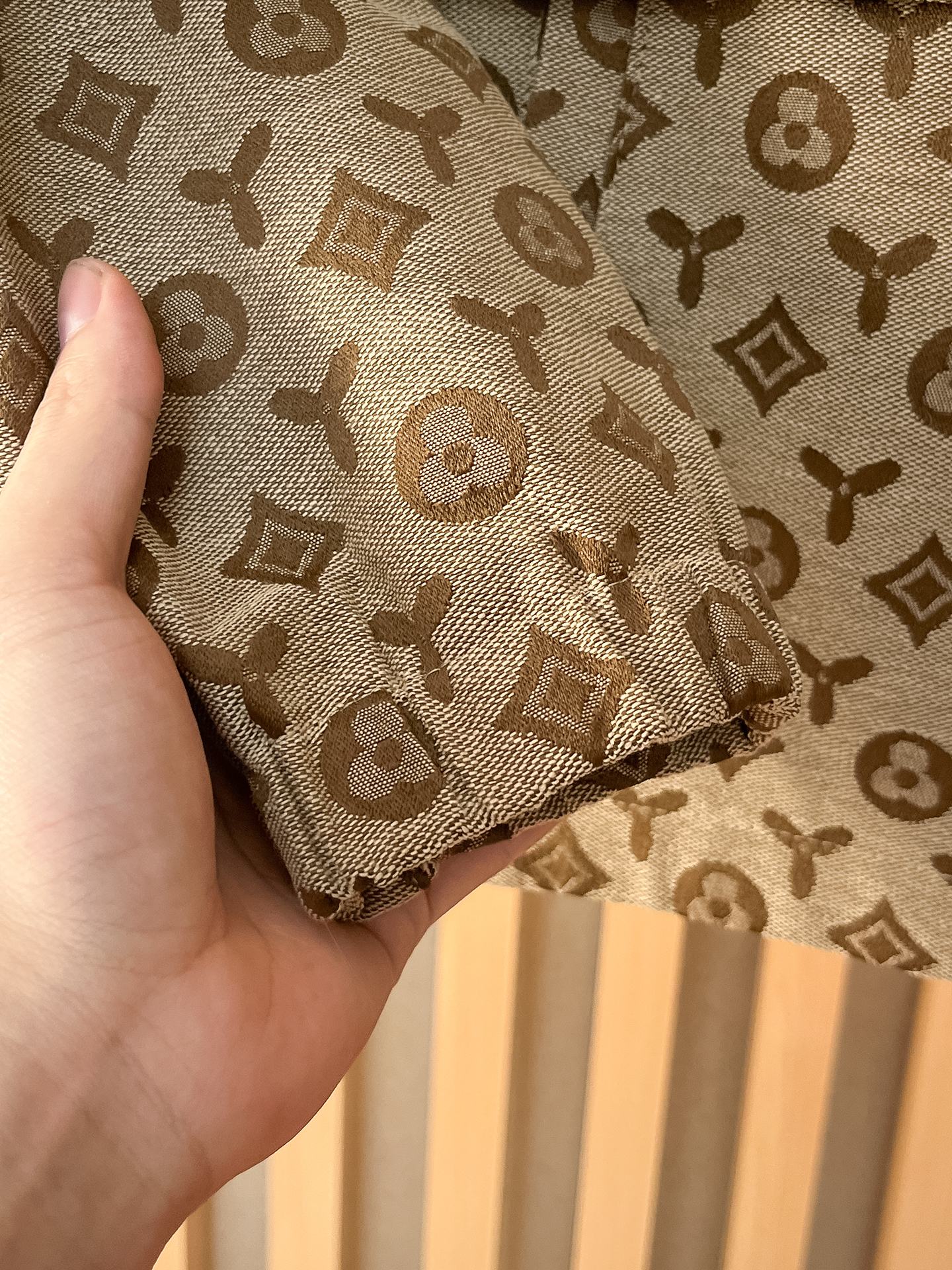 🌟🌟LV、2025新款男士休闲定制夹克外套。穿上简约干练的休闲外套，瞬间重回时髦霸气，又是活力满满的状态