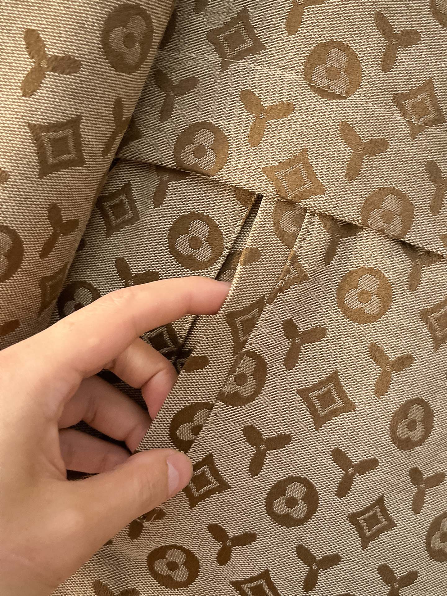 🌟🌟LV、2025新款男士休闲定制夹克外套。穿上简约干练的休闲外套，瞬间重回时髦霸气，又是活力满满的状态