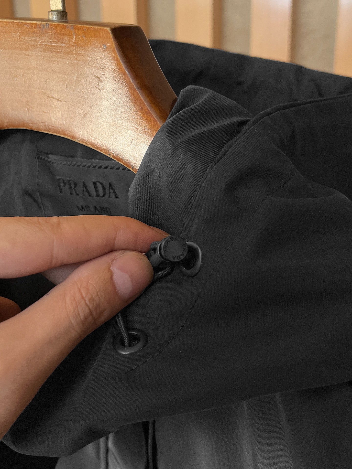 🌟🌟Prada、2025新款男士休闲定制夹克外套。穿上简约干练的休闲外套，瞬间重回时髦霸气，又是活力满满