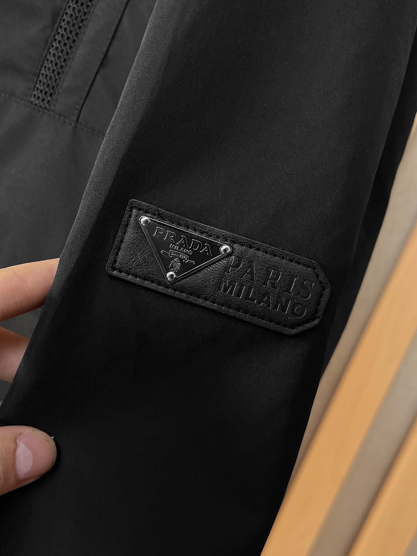 🌟🌟Prada、2025新款男士休闲定制夹克外套。穿上简约干练的休闲外套，瞬间重回时髦霸气，又是活力满满