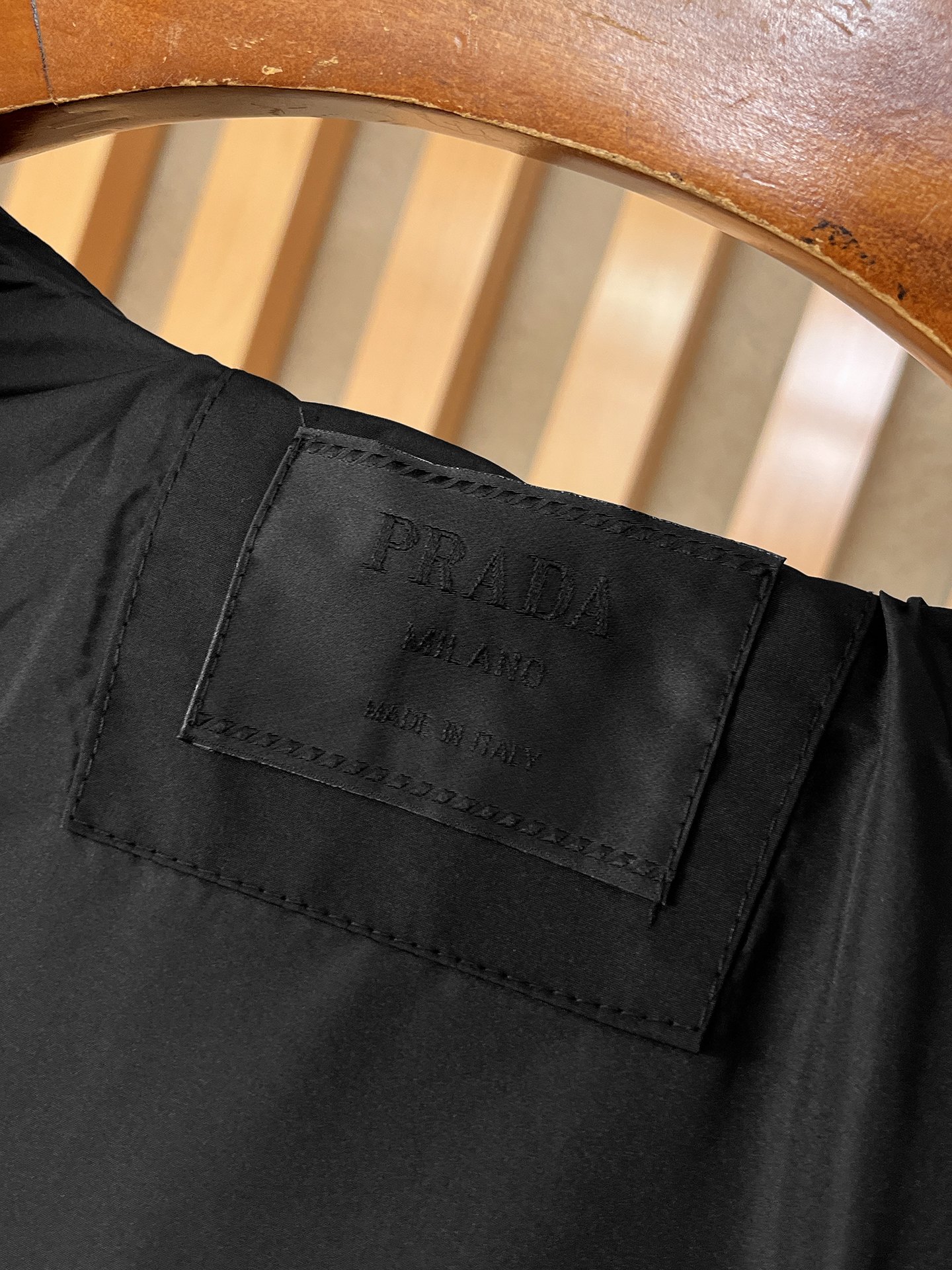 🌟🌟Prada、2025新款男士休闲定制夹克外套。穿上简约干练的休闲外套，瞬间重回时髦霸气，又是活力满满