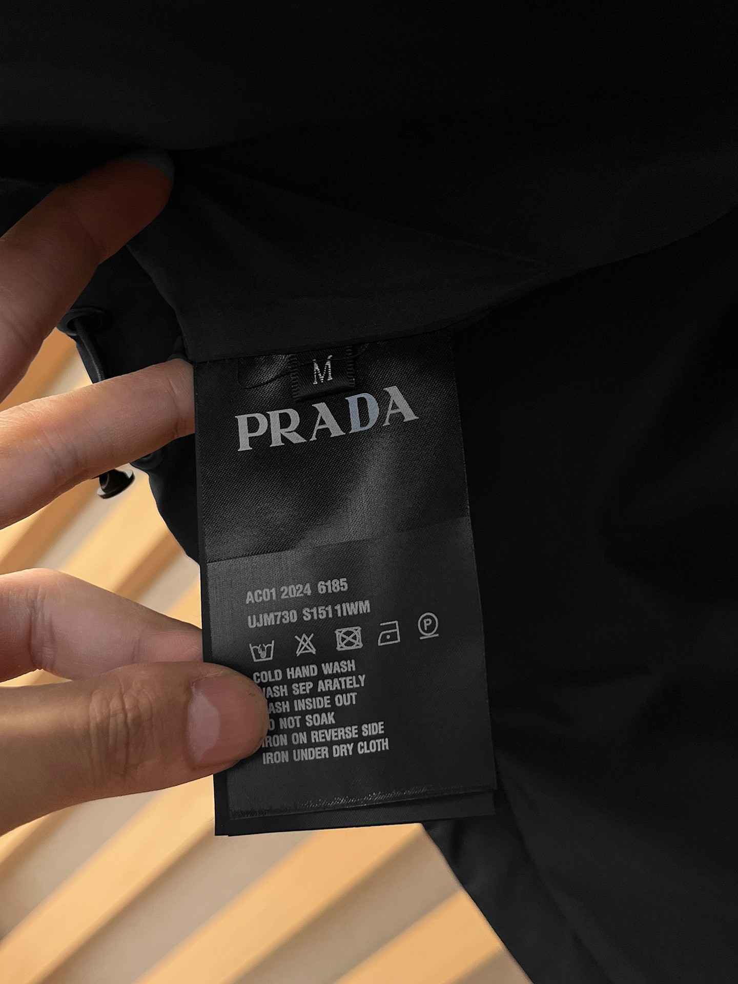 🌟🌟Prada、2025新款男士休闲定制夹克外套。穿上简约干练的休闲外套，瞬间重回时髦霸气，又是活力满满