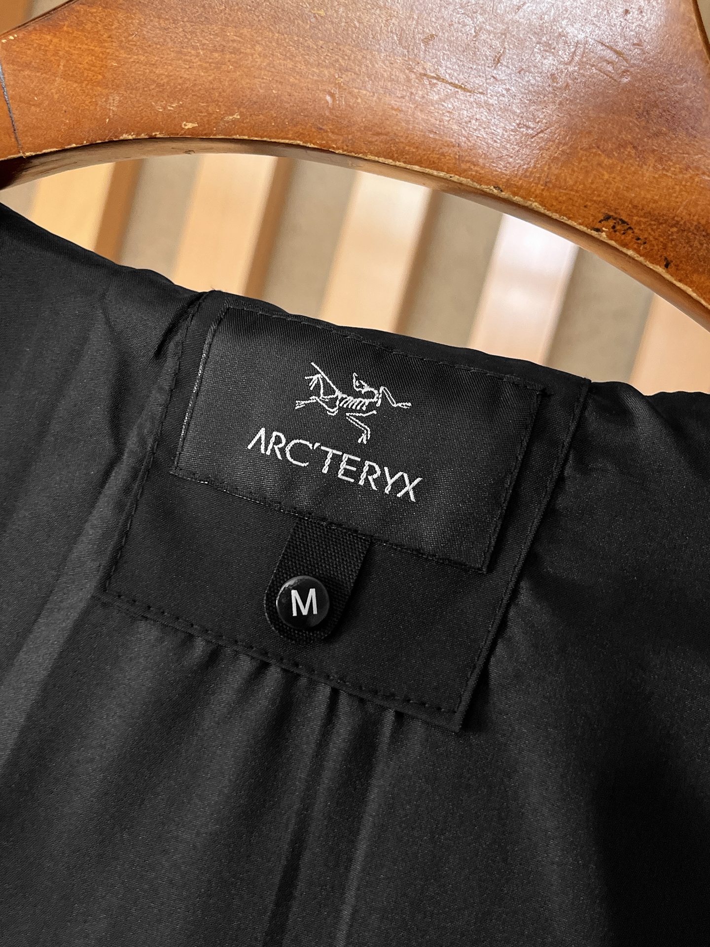 🌟🌟始祖鸟、2025新款男士休闲定制夹克外套。穿上简约干练的休闲外套，瞬间重回时髦霸气，又是活力满满的状