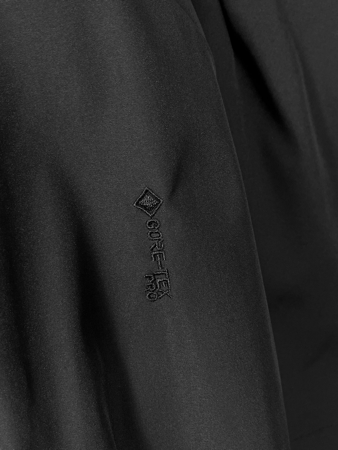 🌟🌟始祖鸟、2025新款男士休闲定制夹克外套。穿上简约干练的休闲外套，瞬间重回时髦霸气，又是活力满满的状