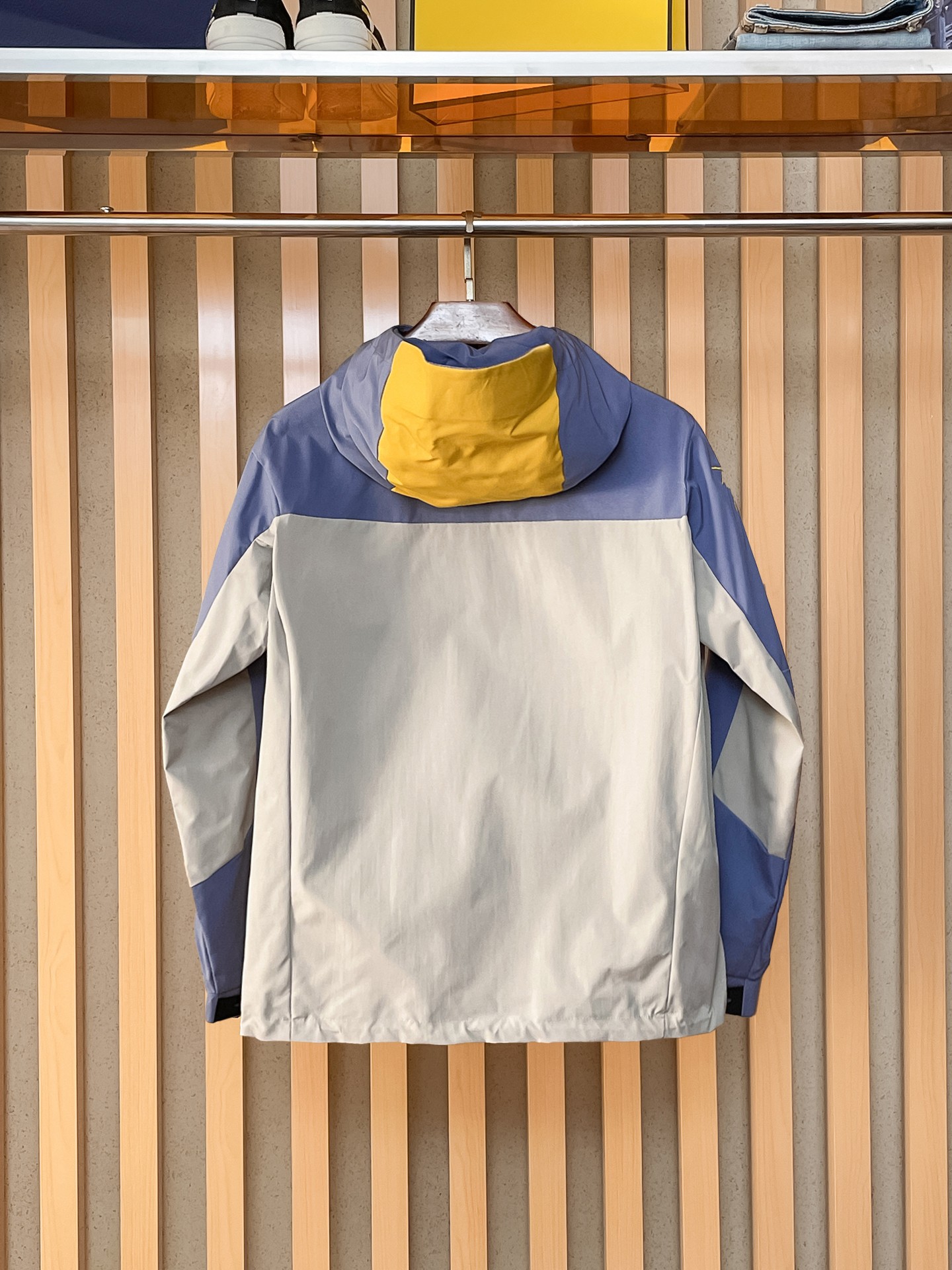 🌟🌟始祖鸟、2025新款男士休闲定制夹克外套。穿上简约干练的休闲外套，瞬间重回时髦霸气，又是活力满满的状