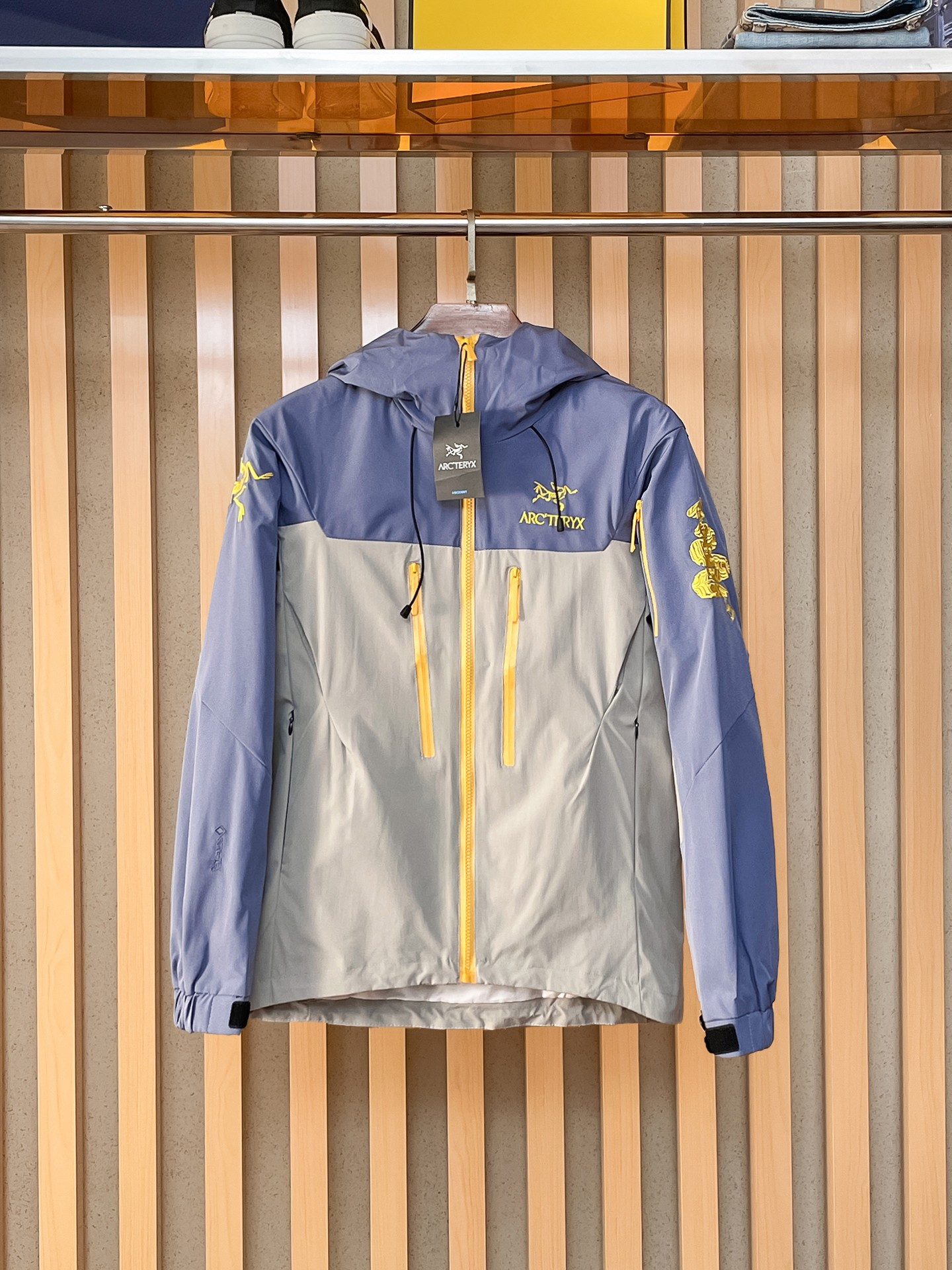 🌟🌟始祖鸟、2025新款男士休闲定制夹克外套。穿上简约干练的休闲外套，瞬间重回时髦霸气，又是活力满满的状