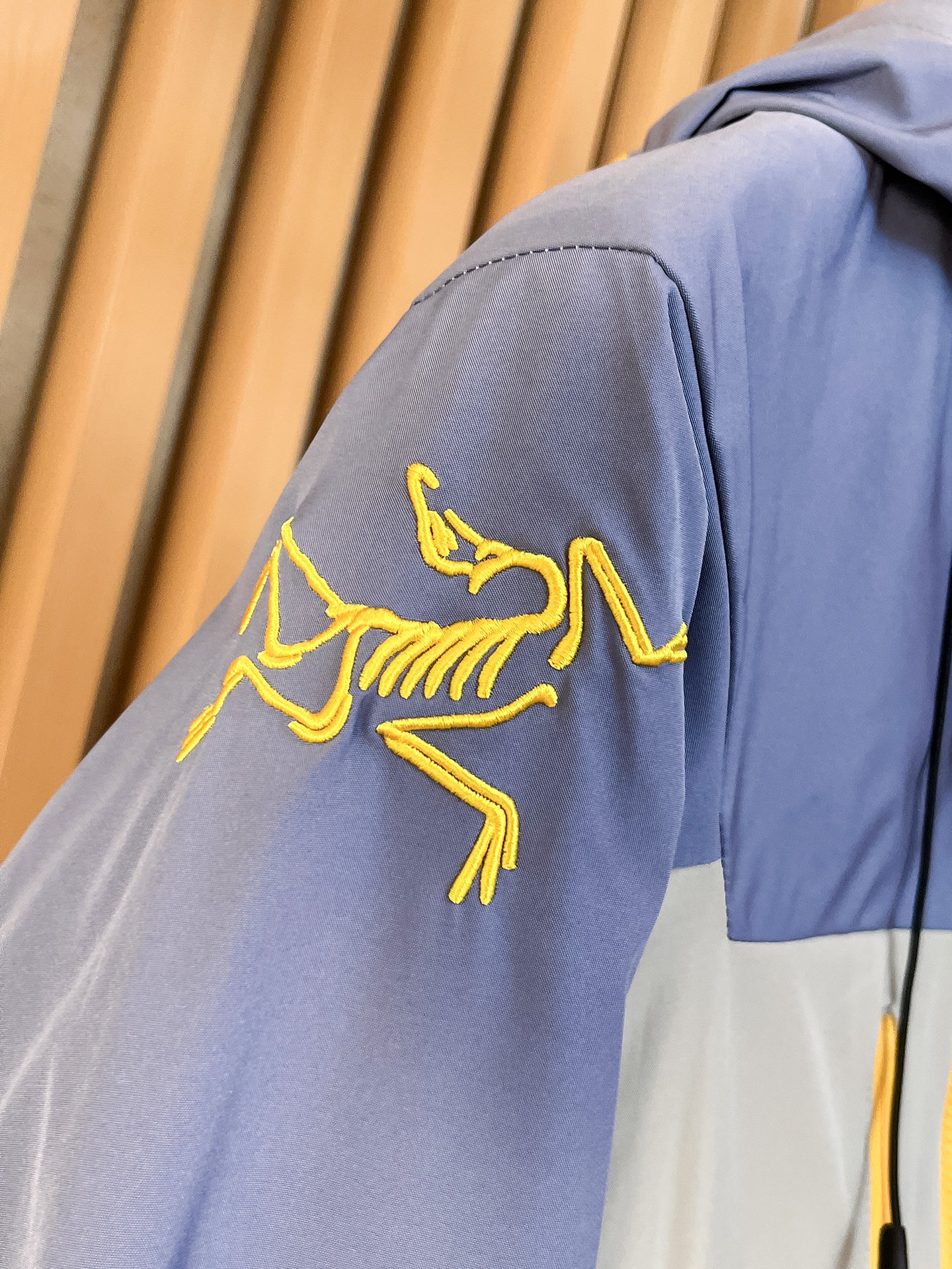 🌟🌟始祖鸟、2025新款男士休闲定制夹克外套。穿上简约干练的休闲外套，瞬间重回时髦霸气，又是活力满满的状