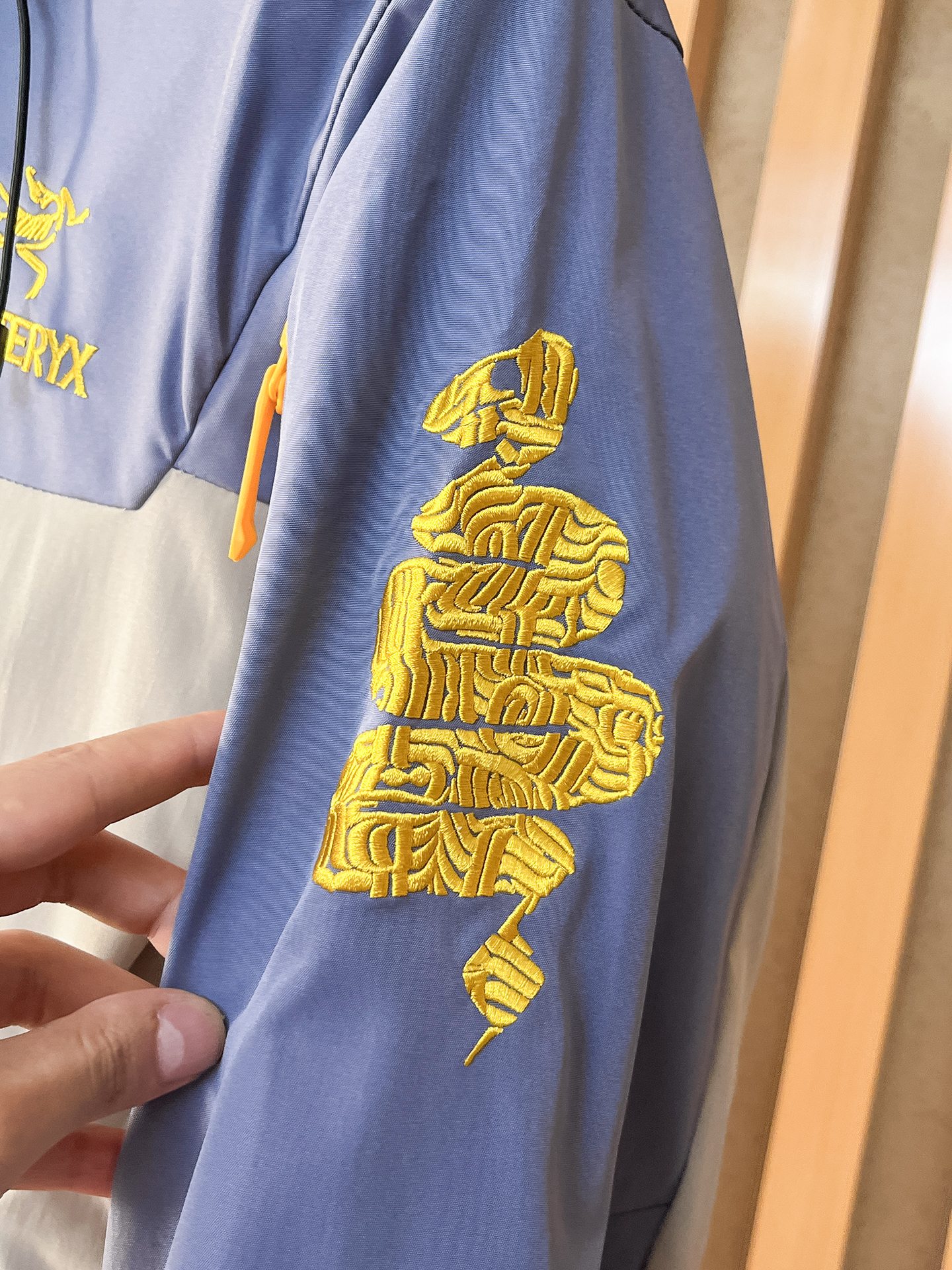 🌟🌟始祖鸟、2025新款男士休闲定制夹克外套。穿上简约干练的休闲外套，瞬间重回时髦霸气，又是活力满满的状