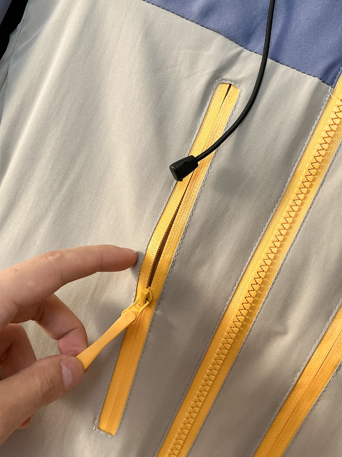 🌟🌟始祖鸟、2025新款男士休闲定制夹克外套。穿上简约干练的休闲外套，瞬间重回时髦霸气，又是活力满满的状