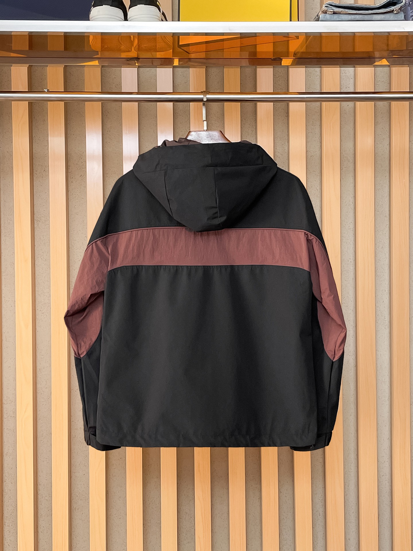 🌟🌟Prada、2025新款男士休闲定制夹克外套。穿上简约干练的休闲外套，瞬间重回时髦霸气，又是活力满满