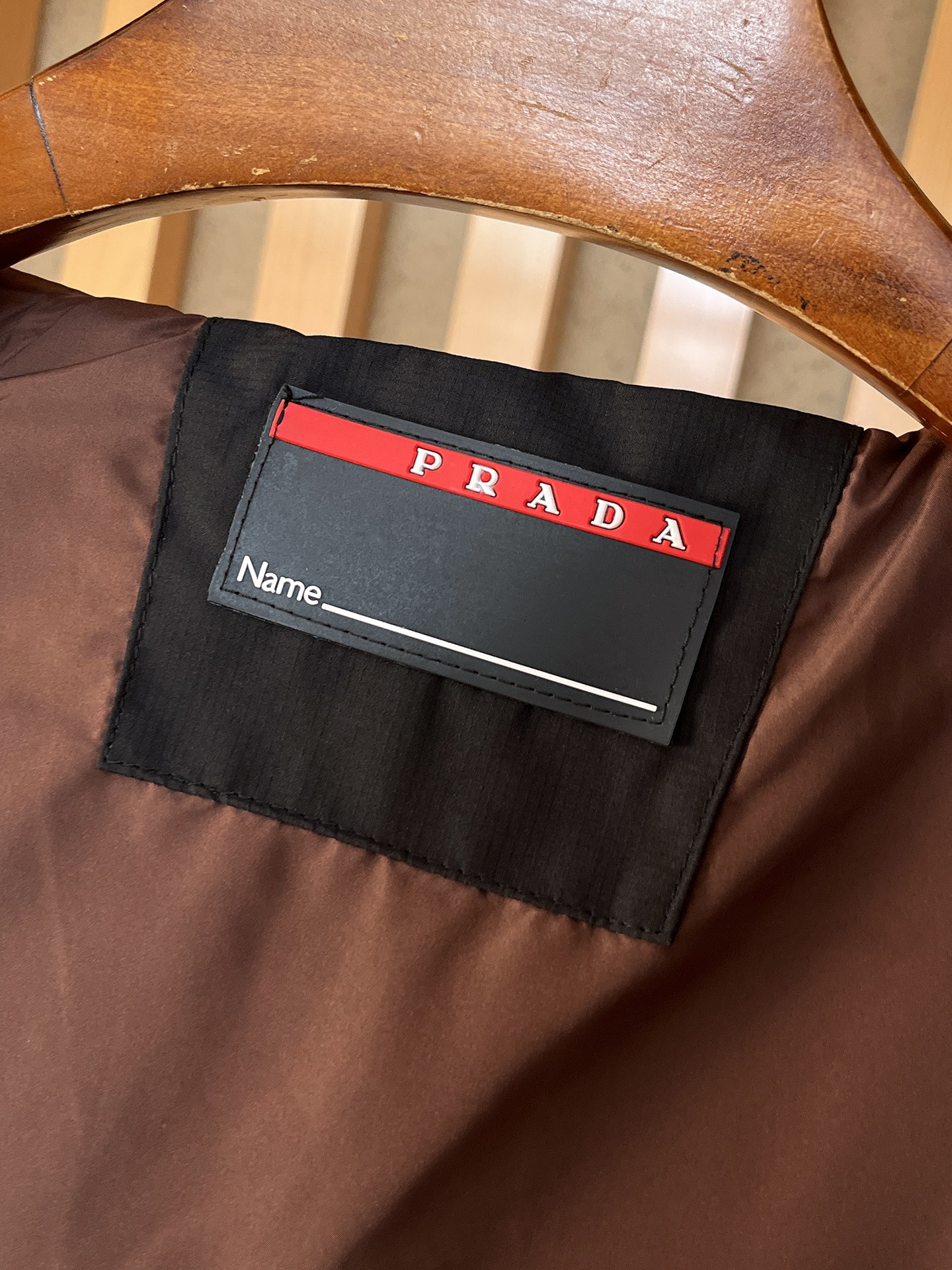 🌟🌟Prada、2025新款男士休闲定制夹克外套。穿上简约干练的休闲外套，瞬间重回时髦霸气，又是活力满满