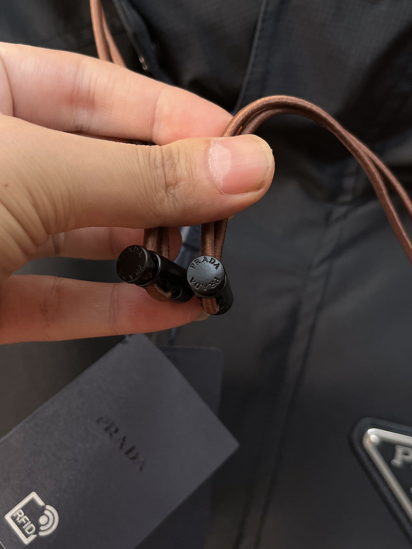 🌟🌟Prada、2025新款男士休闲定制夹克外套。穿上简约干练的休闲外套，瞬间重回时髦霸气，又是活力满满