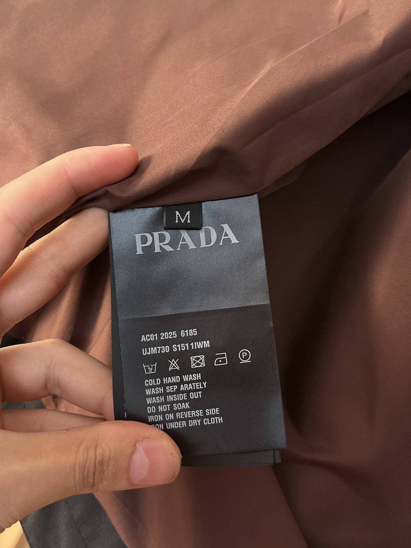 🌟🌟Prada、2025新款男士休闲定制夹克外套。穿上简约干练的休闲外套，瞬间重回时髦霸气，又是活力满满